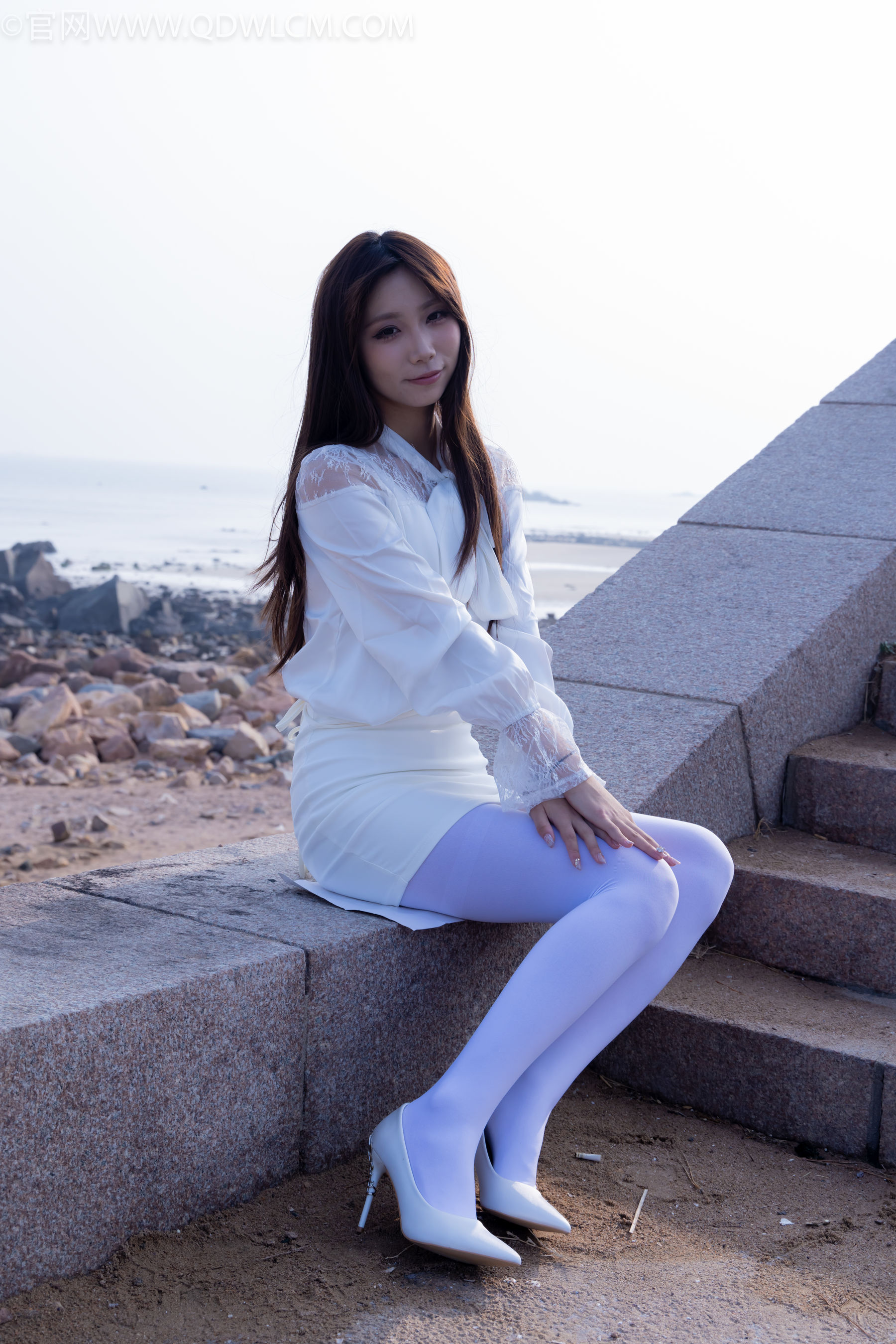 物恋传媒 No.2271 泡泡 -高跟鞋、厚白丝、户外/(261P)