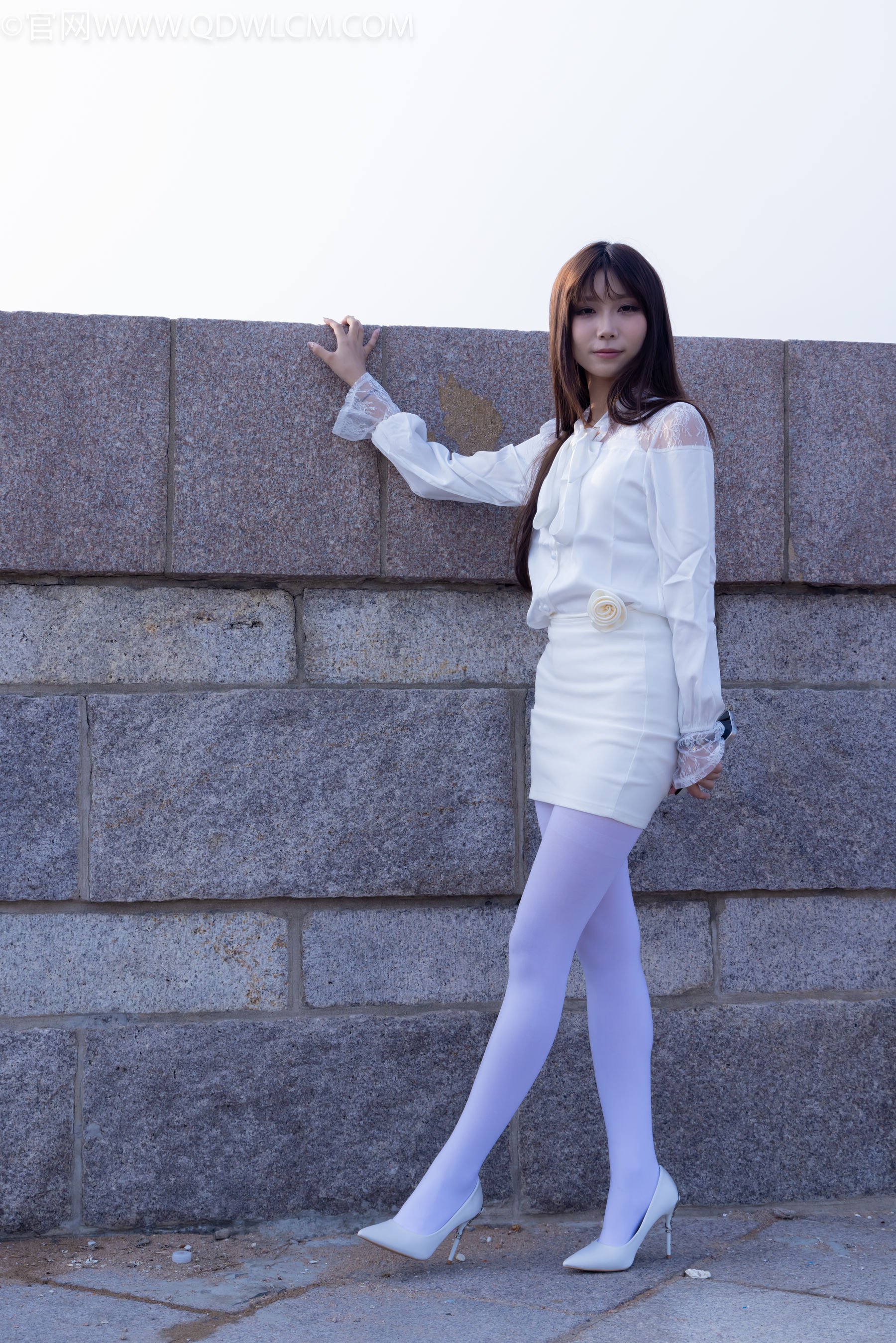 物恋传媒 No.2271 泡泡 -高跟鞋、厚白丝、户外/(261P)