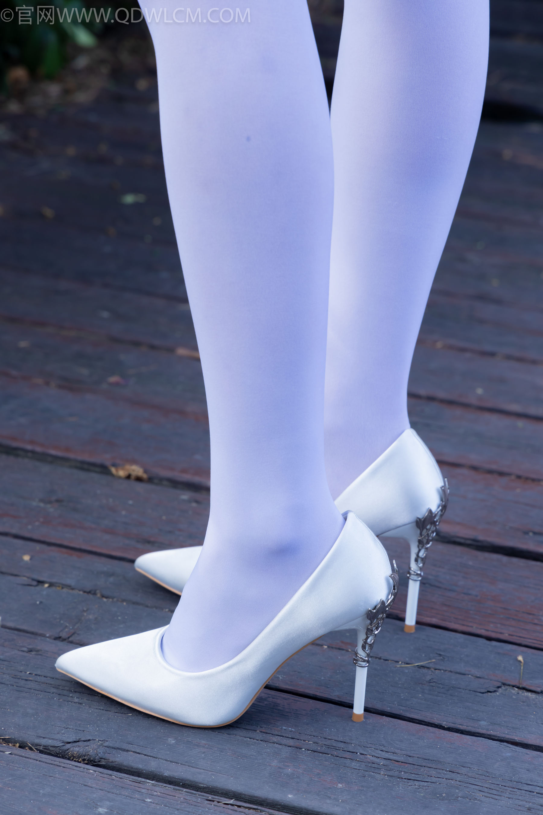 物恋传媒 No.2271 泡泡 -高跟鞋、厚白丝、户外/(261P)