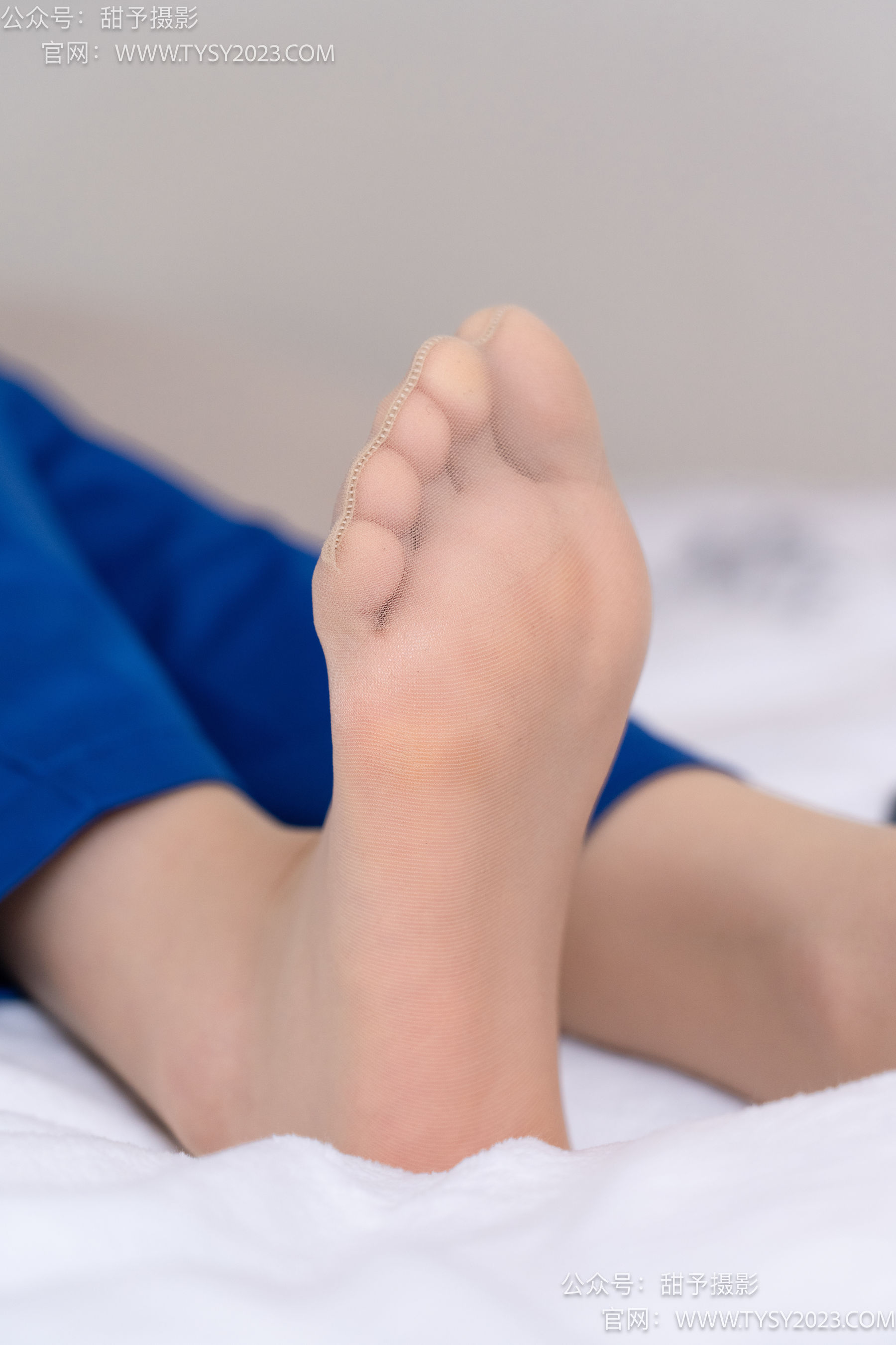 甜予摄影 No.102 澜澜 - 板鞋、白棉袜、肉丝（脚尖微加固款）/(126P)