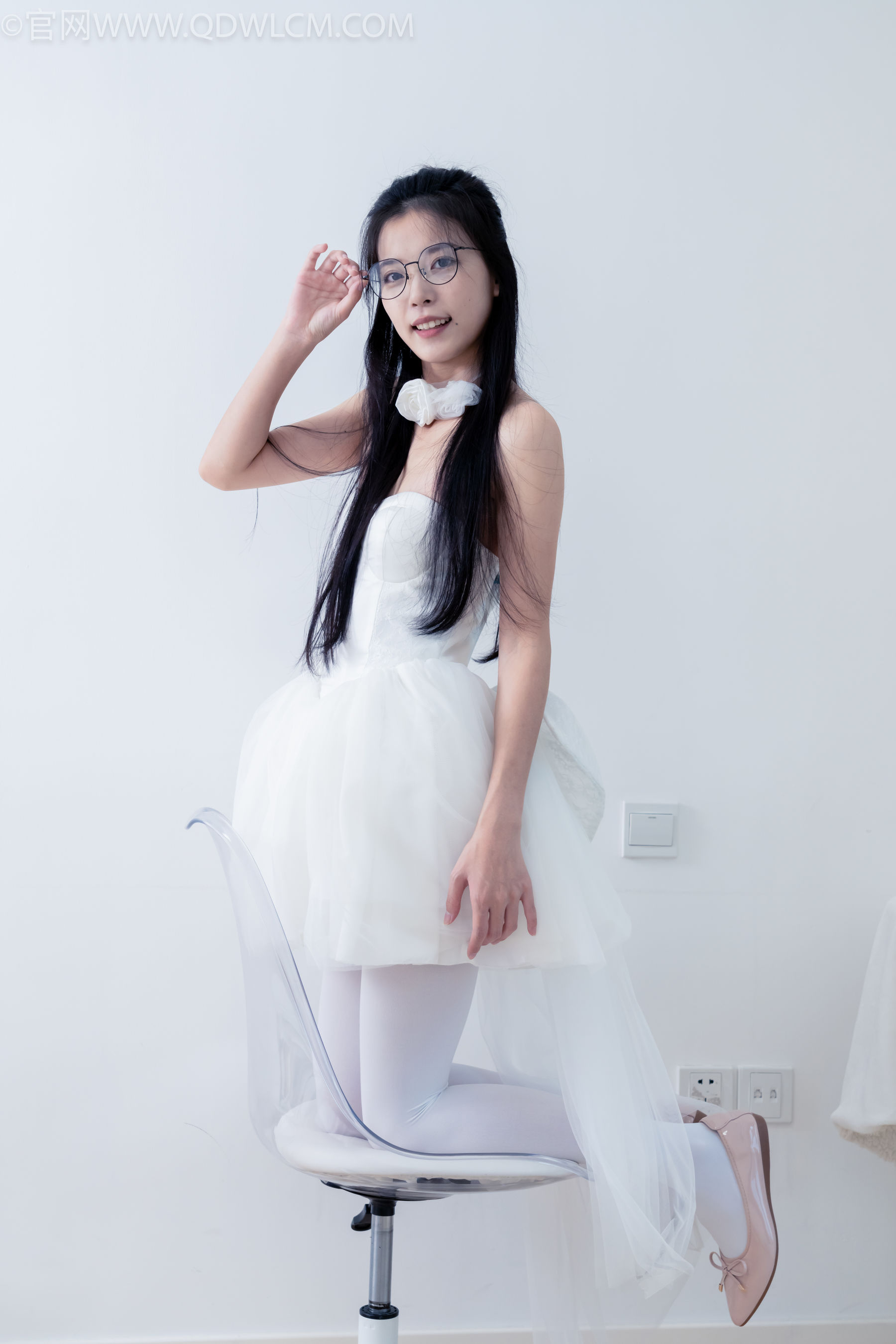 物恋传媒 No.2268 茯苓 -平底鞋、厚白丝、皮筋绑脚老头乐挠脚剧情/(169P)