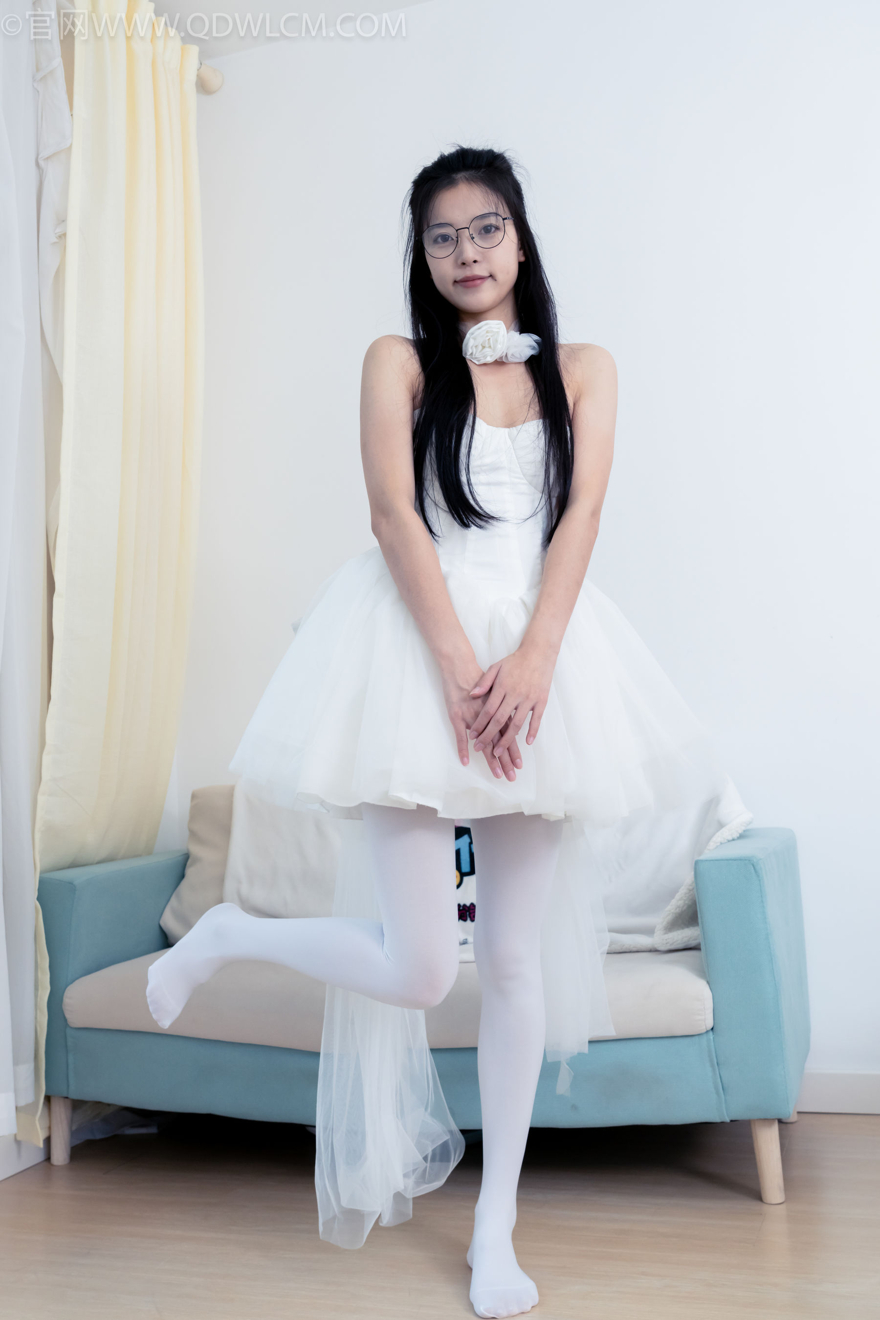 物恋传媒 No.2268 茯苓 -平底鞋、厚白丝、皮筋绑脚老头乐挠脚剧情/(169P)