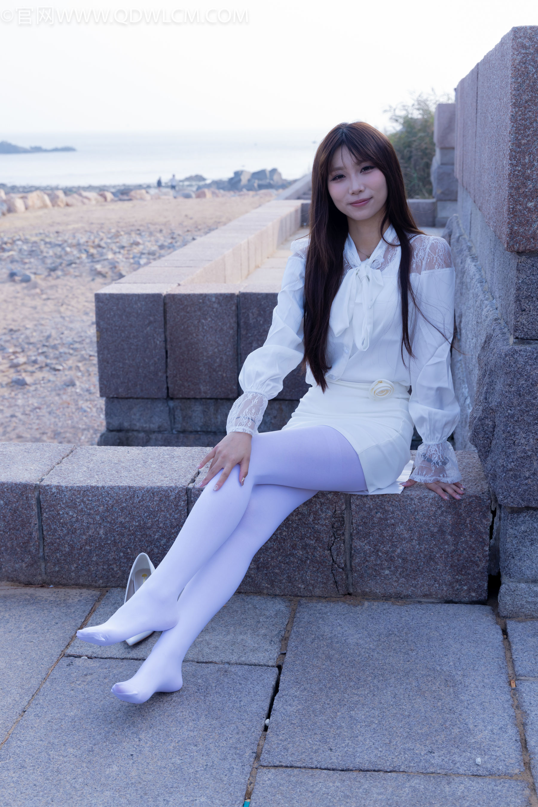 物恋传媒 No.2271 泡泡 -高跟鞋、厚白丝、户外/(261P)