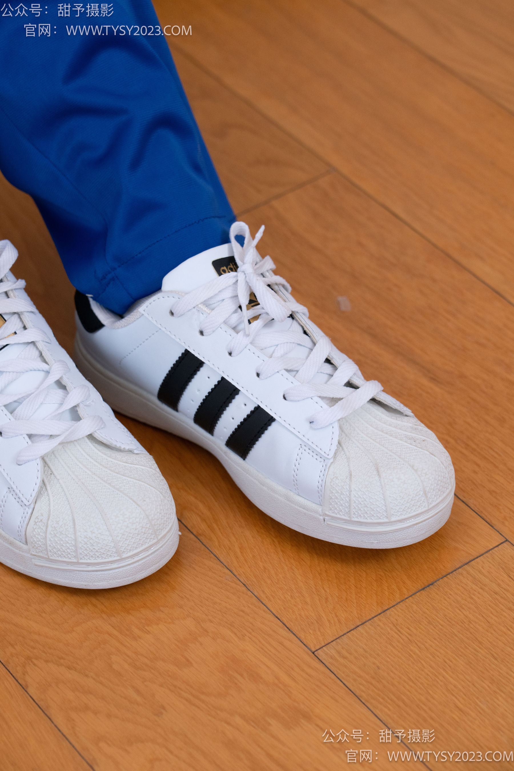 甜予摄影 No.102 澜澜 - 板鞋、白棉袜、肉丝（脚尖微加固款）/(126P)