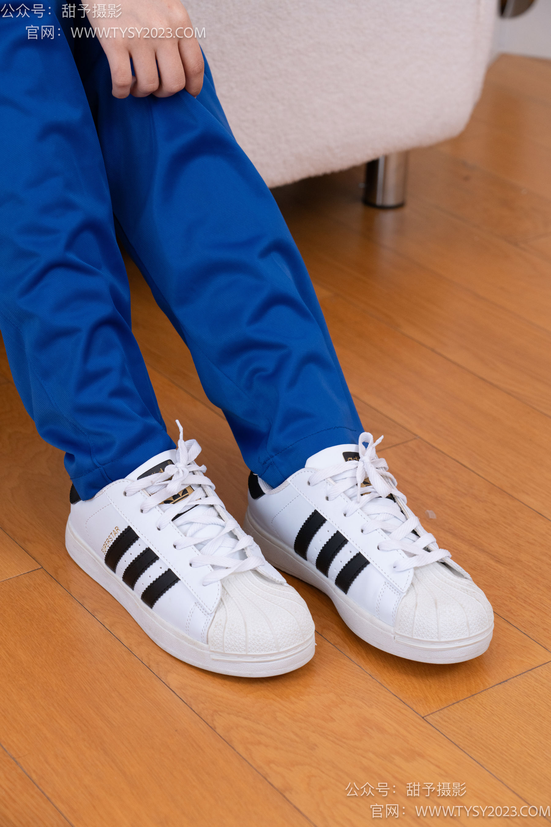 甜予摄影 No.102 澜澜 - 板鞋、白棉袜、肉丝（脚尖微加固款）/(126P)