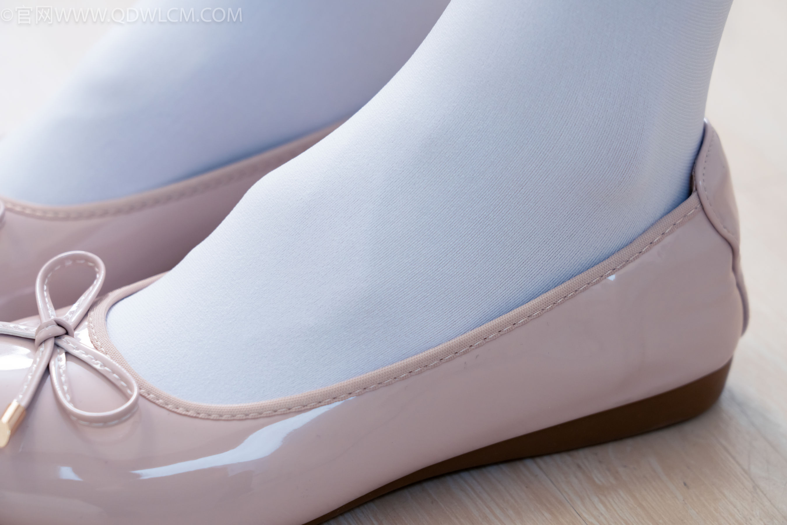 物恋传媒 No.2268 茯苓 -平底鞋、厚白丝、皮筋绑脚老头乐挠脚剧情/(169P)