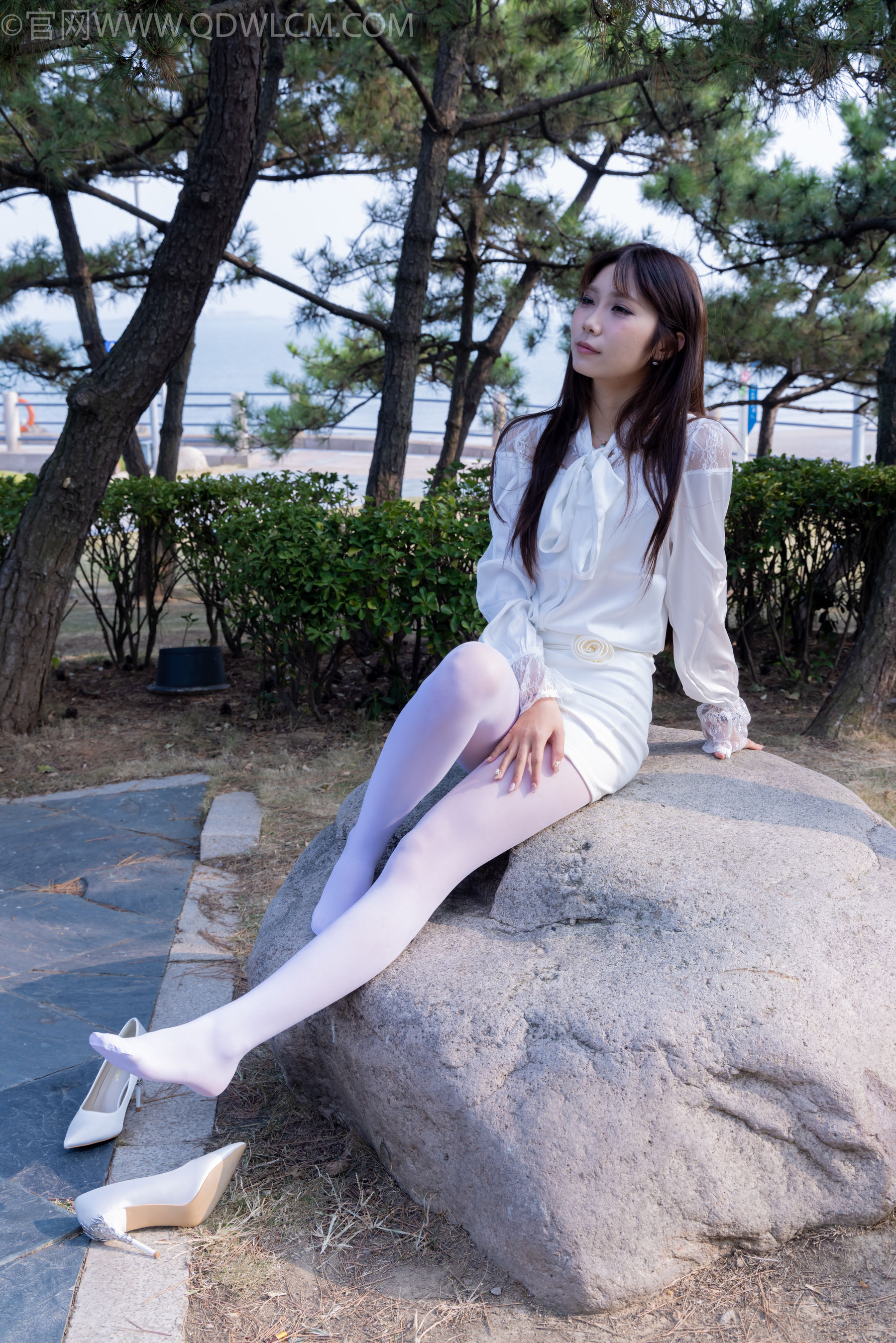 物恋传媒 No.2271 泡泡 -高跟鞋、厚白丝、户外/(261P)