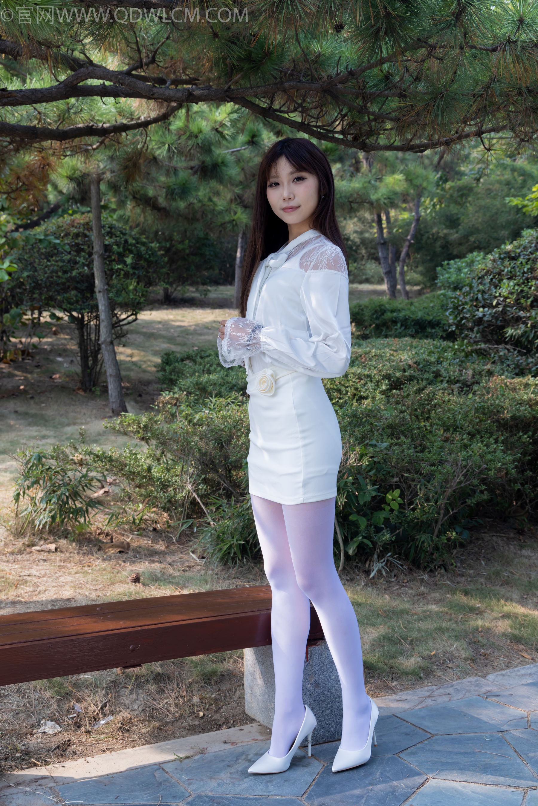 物恋传媒 No.2271 泡泡 -高跟鞋、厚白丝、户外/(261P)