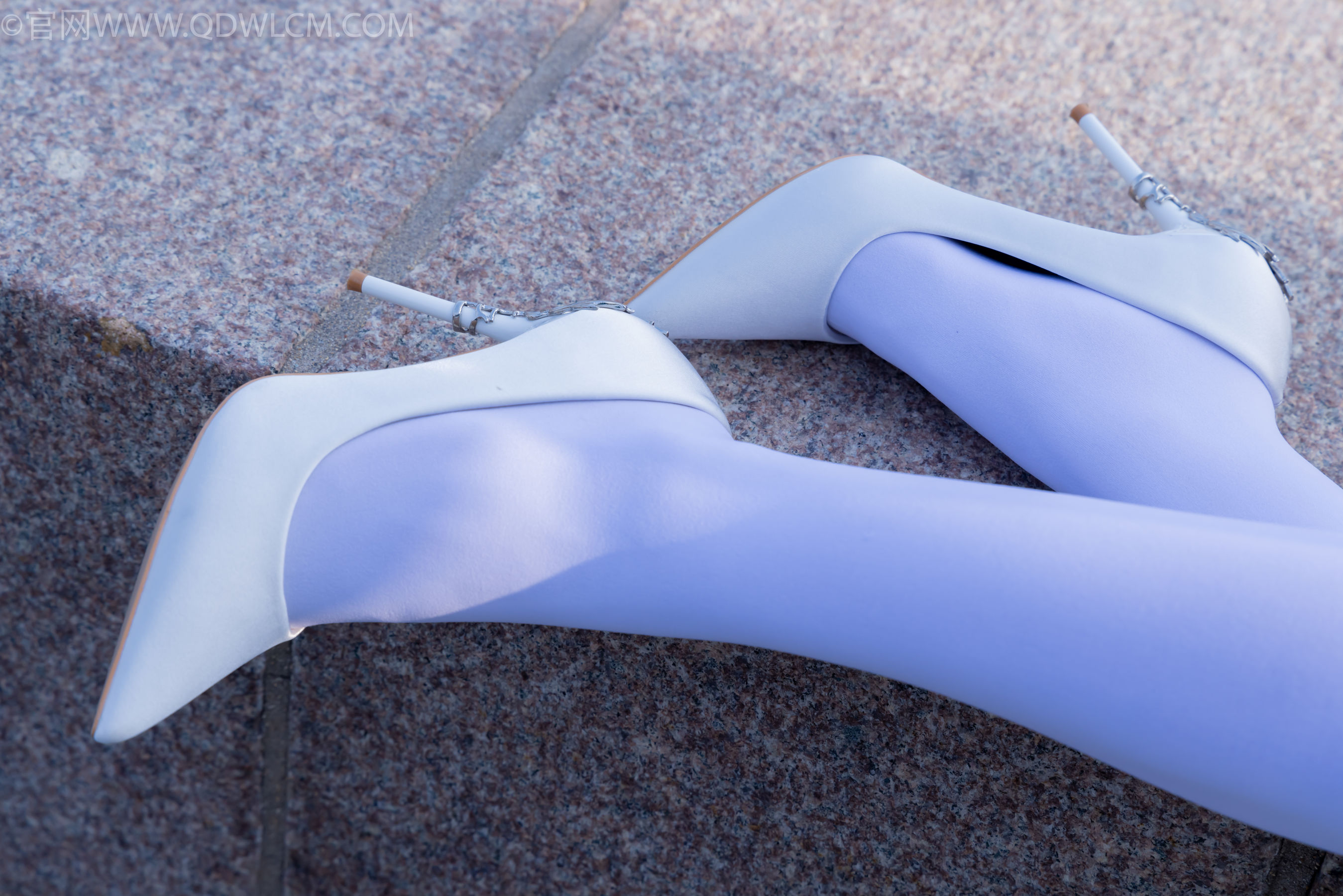 物恋传媒 No.2271 泡泡 -高跟鞋、厚白丝、户外/(261P)