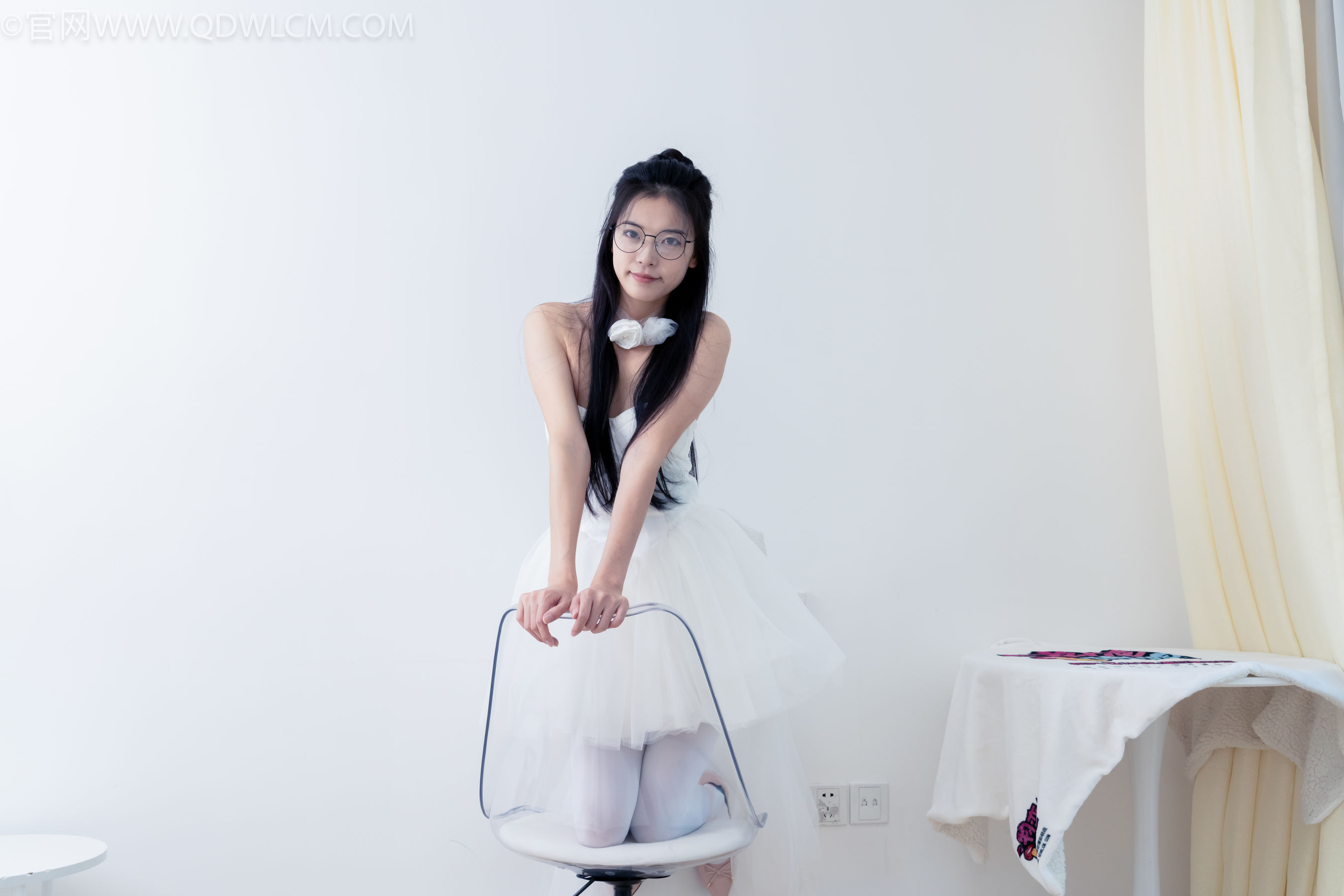 物恋传媒 No.2268 茯苓 -平底鞋、厚白丝、皮筋绑脚老头乐挠脚剧情/(169P)