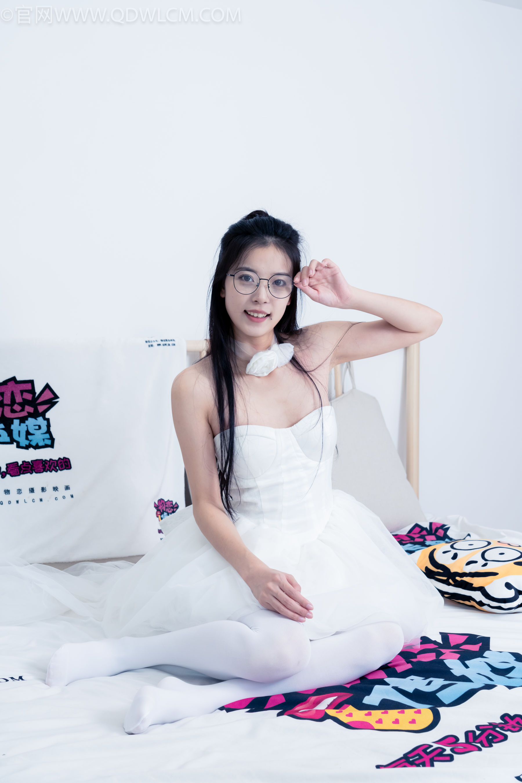 物恋传媒 No.2268 茯苓 -平底鞋、厚白丝、皮筋绑脚老头乐挠脚剧情/(169P)