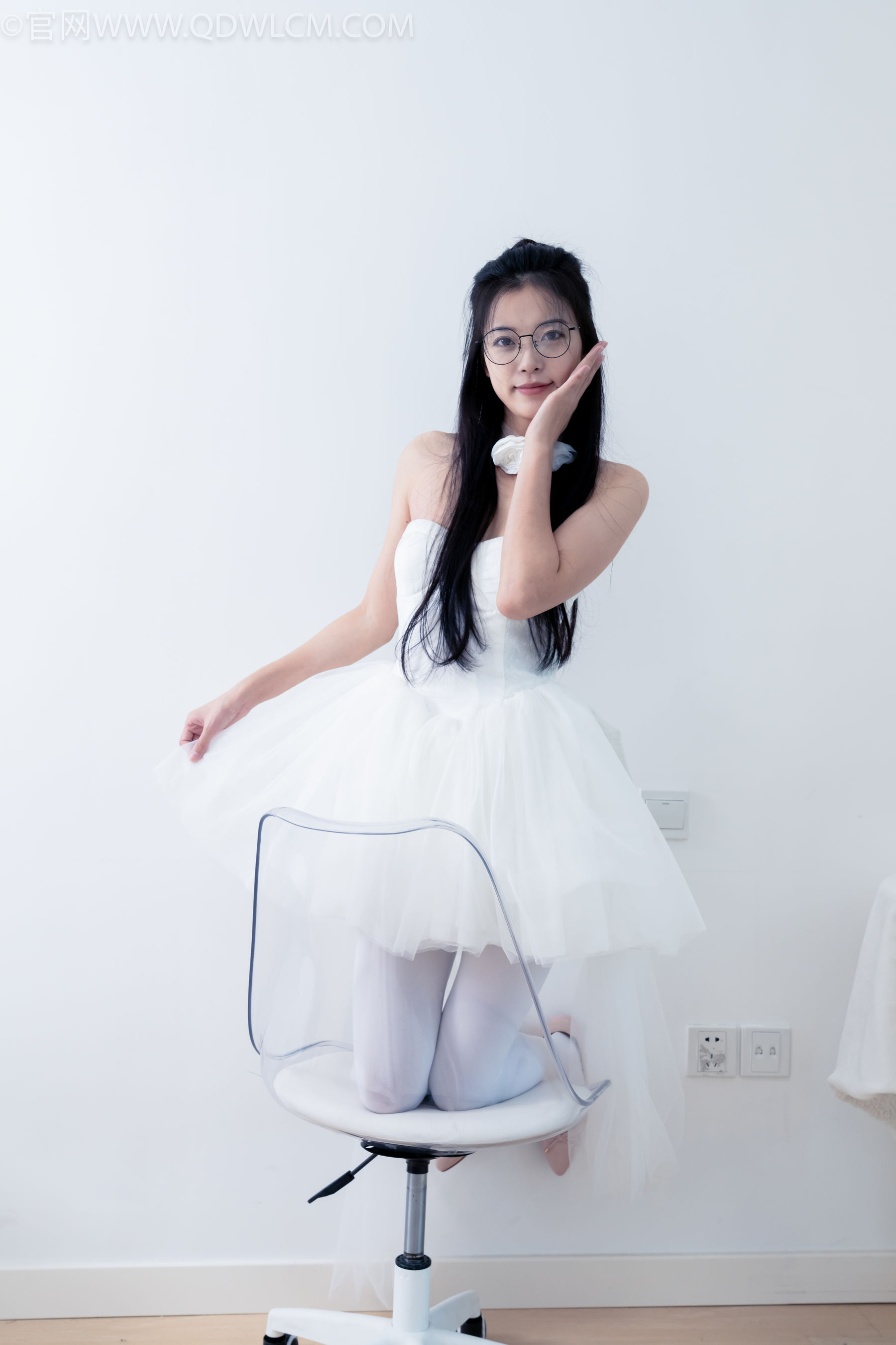 物恋传媒 No.2268 茯苓 -平底鞋、厚白丝、皮筋绑脚老头乐挠脚剧情/(169P)