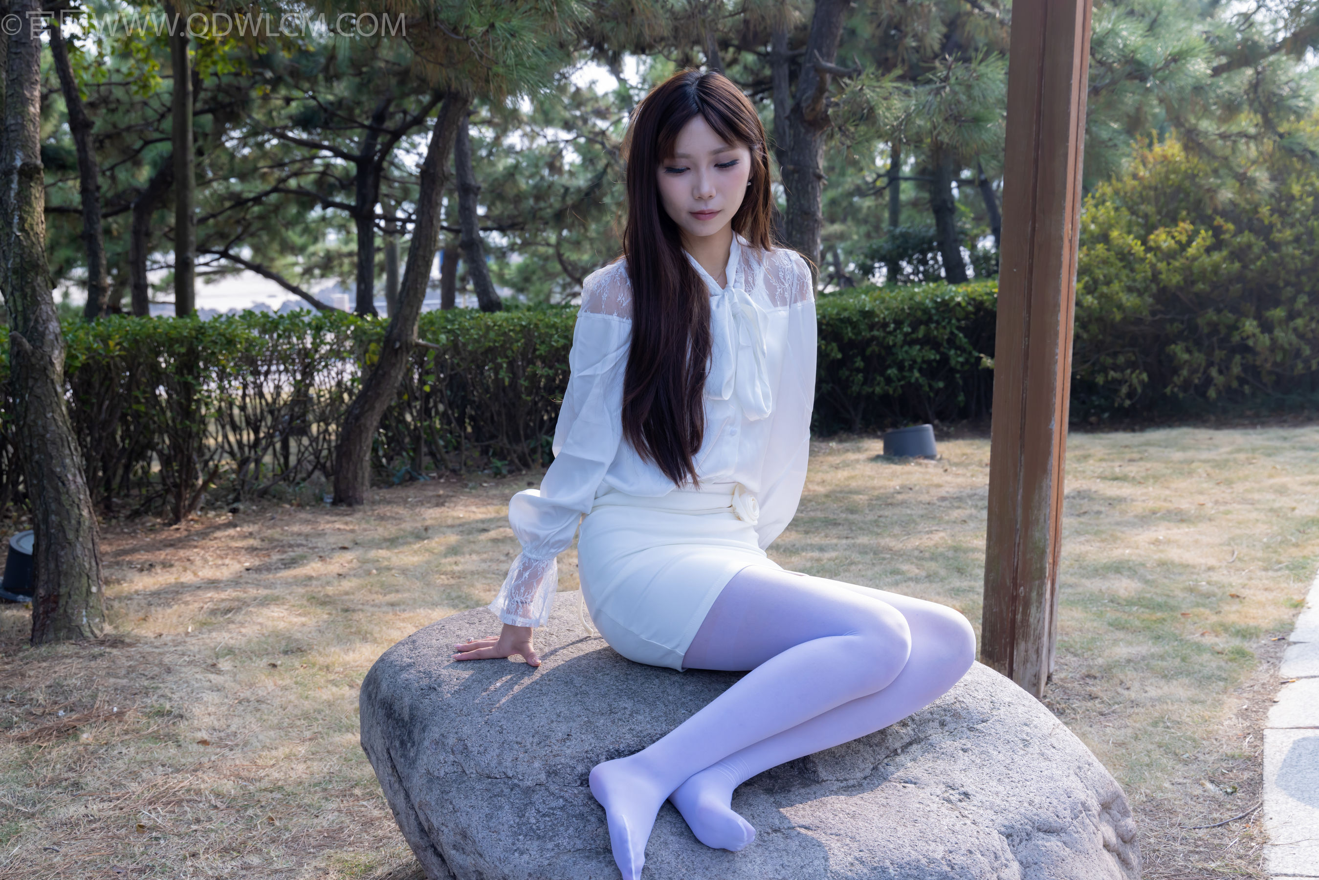 物恋传媒 No.2271 泡泡 -高跟鞋、厚白丝、户外/(261P)