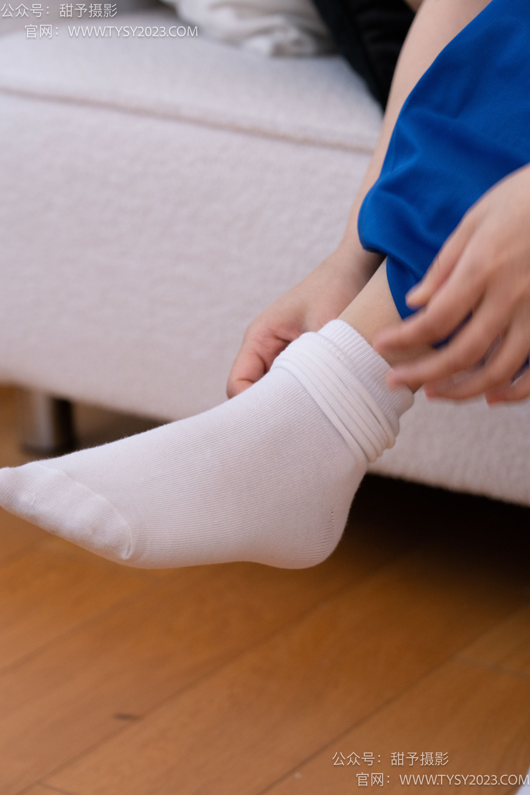甜予摄影 No.102 澜澜 - 板鞋、白棉袜、肉丝（脚尖微加固款）/(126P)