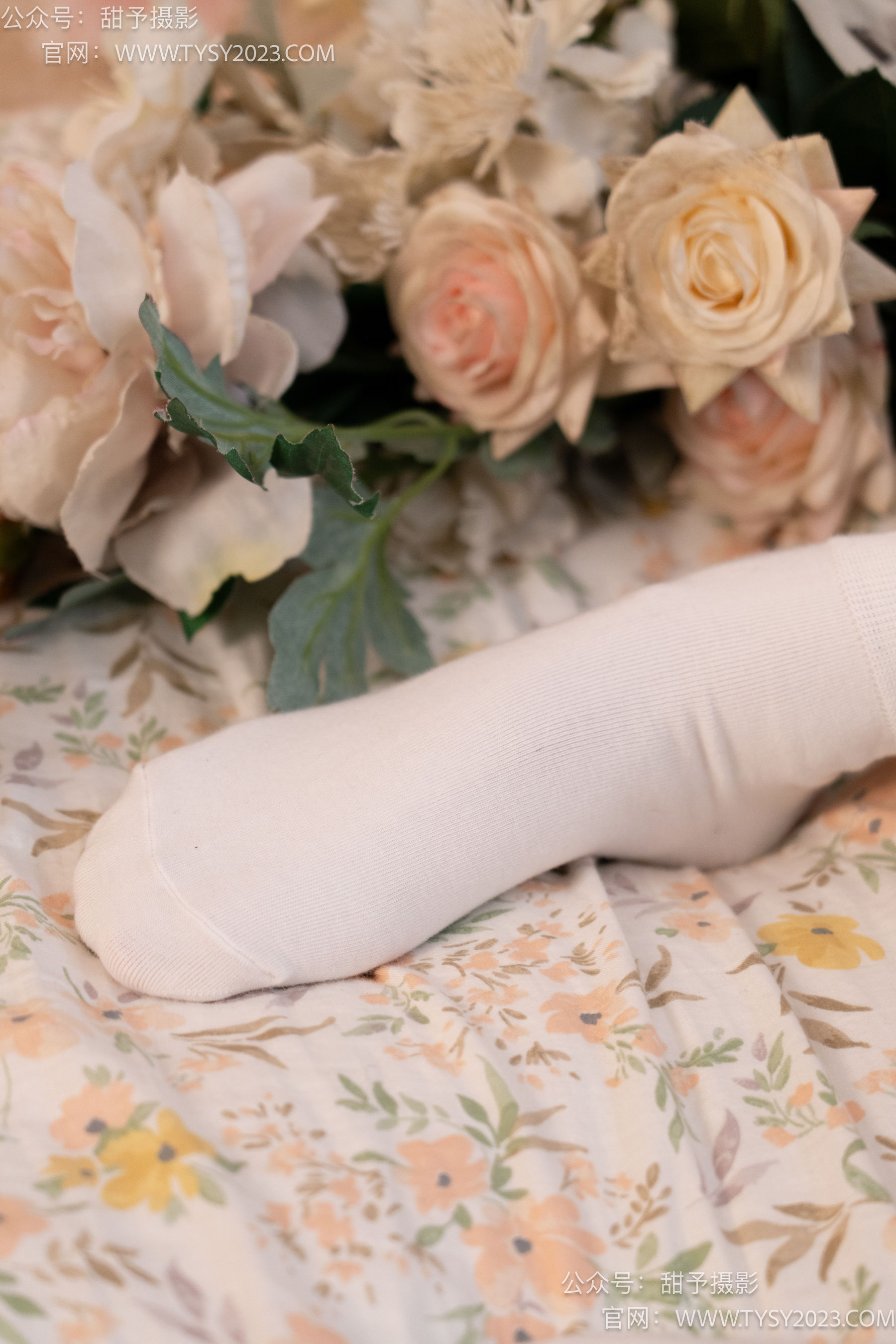 甜予摄影 No.105 齐齐 - 高跟鞋、白棉袜、裸足/(128P)