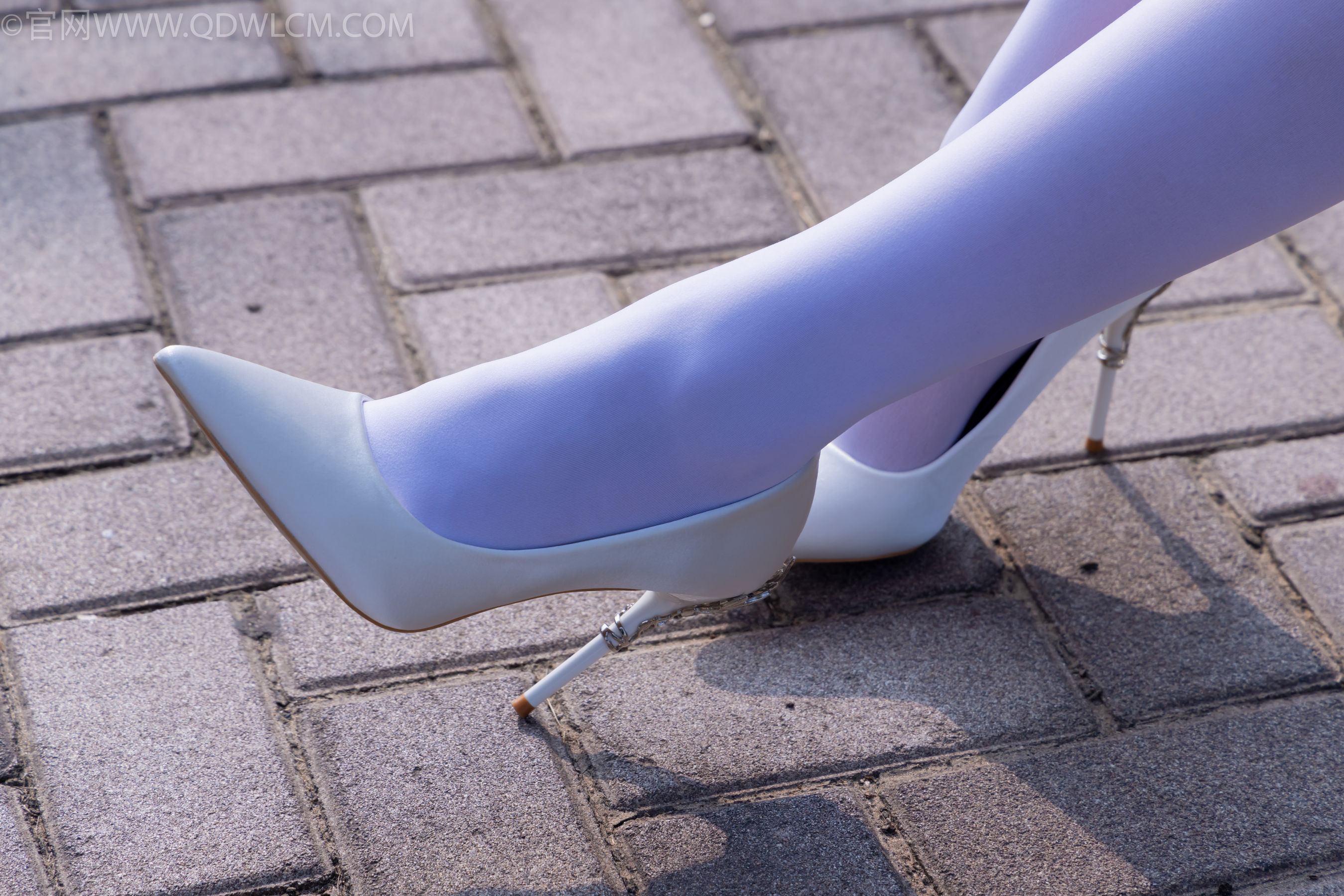 物恋传媒 No.2271 泡泡 -高跟鞋、厚白丝、户外/(261P)