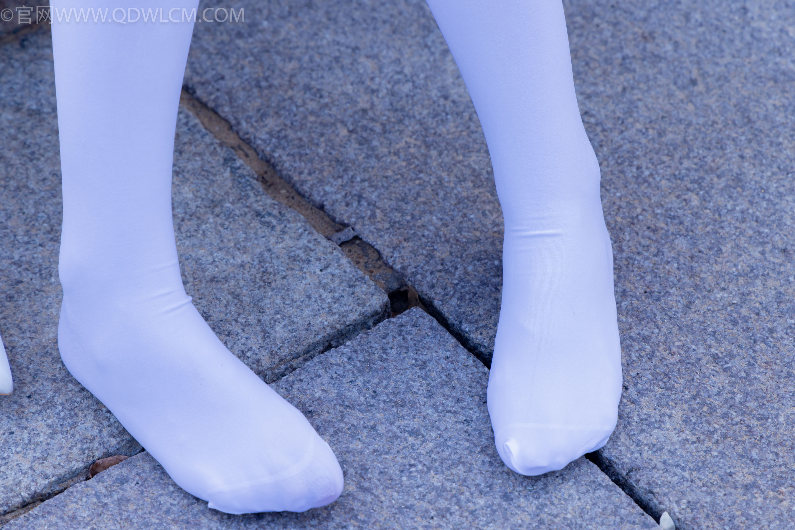 物恋传媒 No.2271 泡泡 -高跟鞋、厚白丝、户外/(261P)