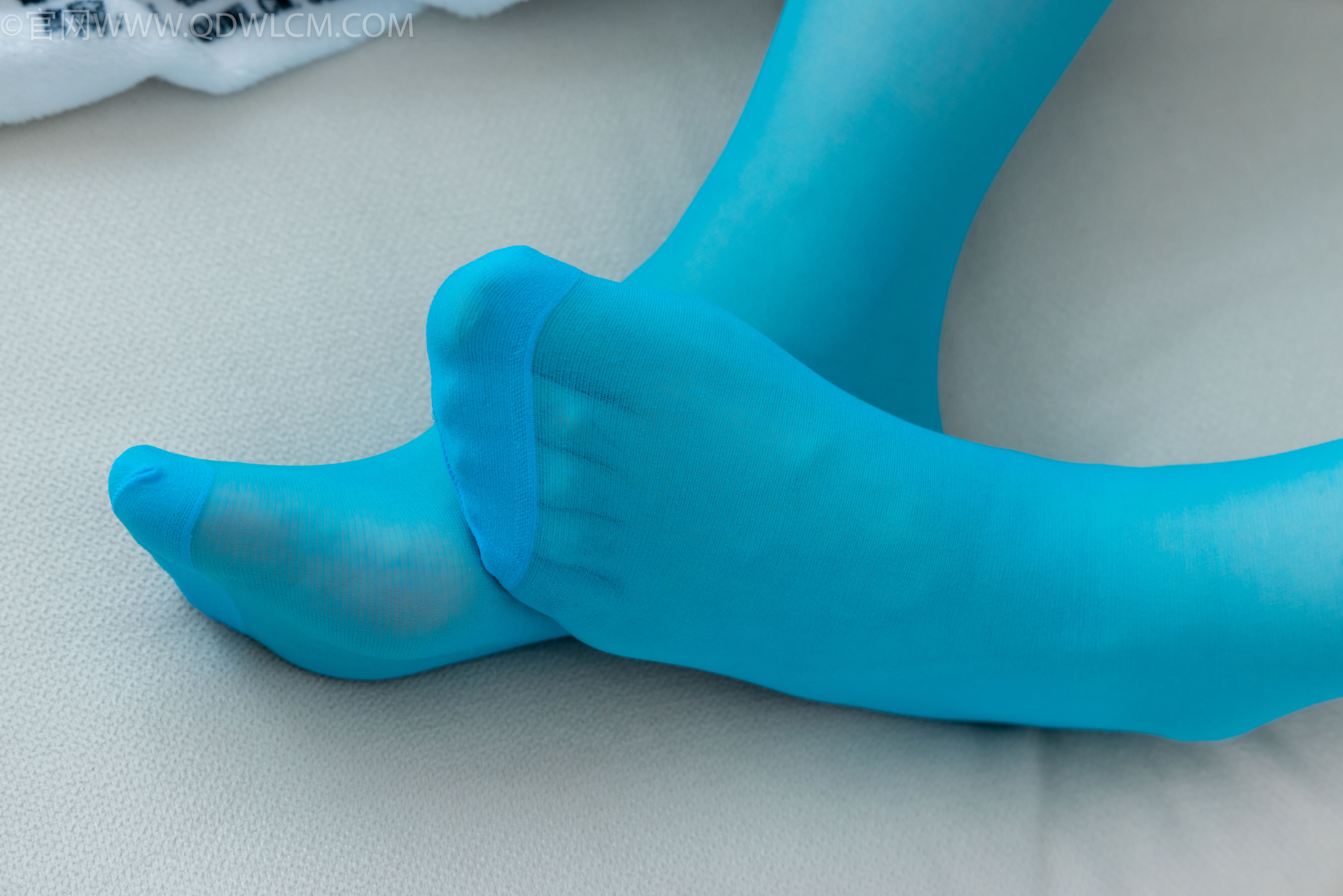 物恋传媒 No.2269 菜菜 -高跟鞋、薄蓝绿色丝、胶带绑脚踝老头乐挠脚剧情/(151P)