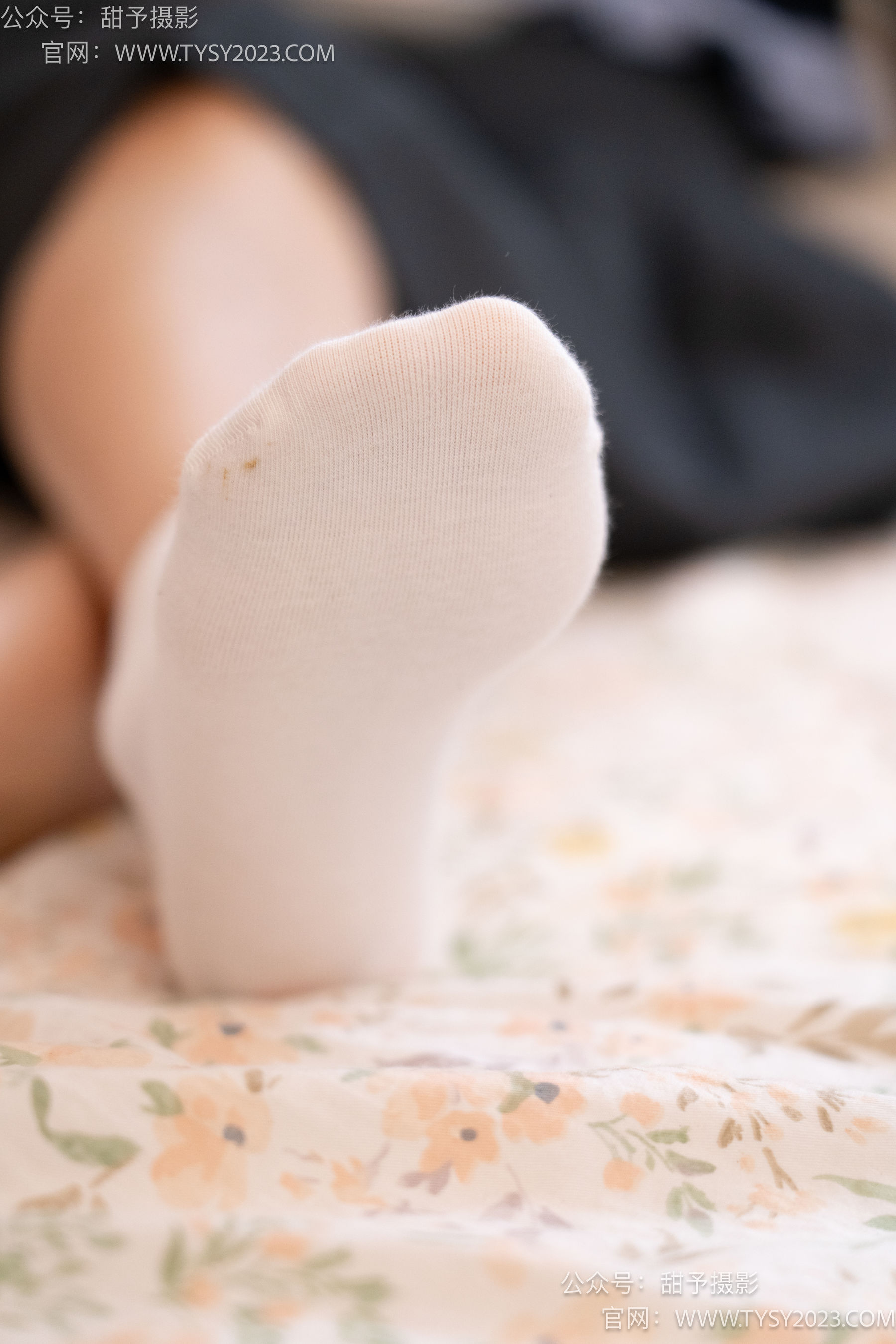 甜予摄影 No.105 齐齐 - 高跟鞋、白棉袜、裸足/(128P)