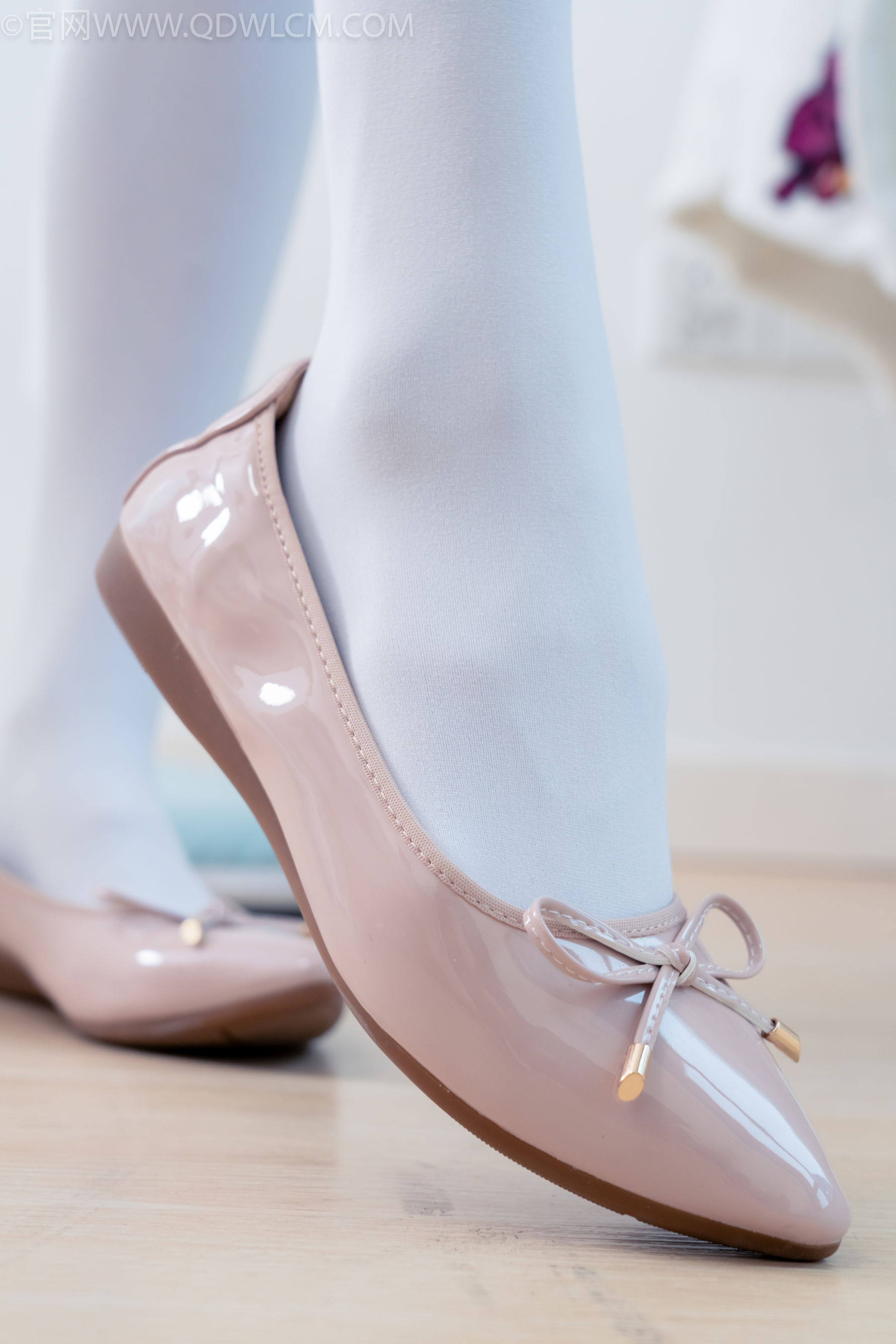 物恋传媒 No.2268 茯苓 -平底鞋、厚白丝、皮筋绑脚老头乐挠脚剧情/(169P)