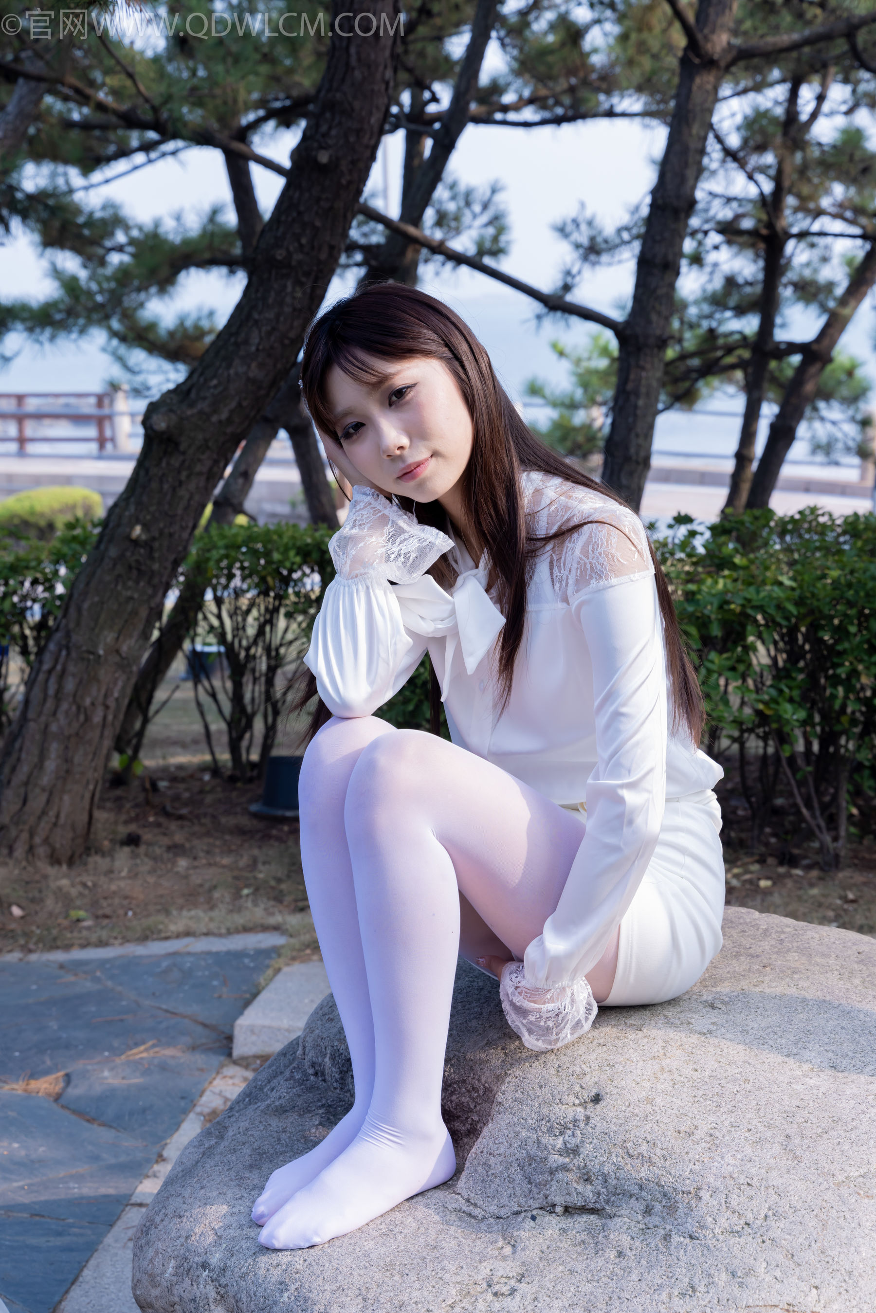 物恋传媒 No.2271 泡泡 -高跟鞋、厚白丝、户外/(261P)