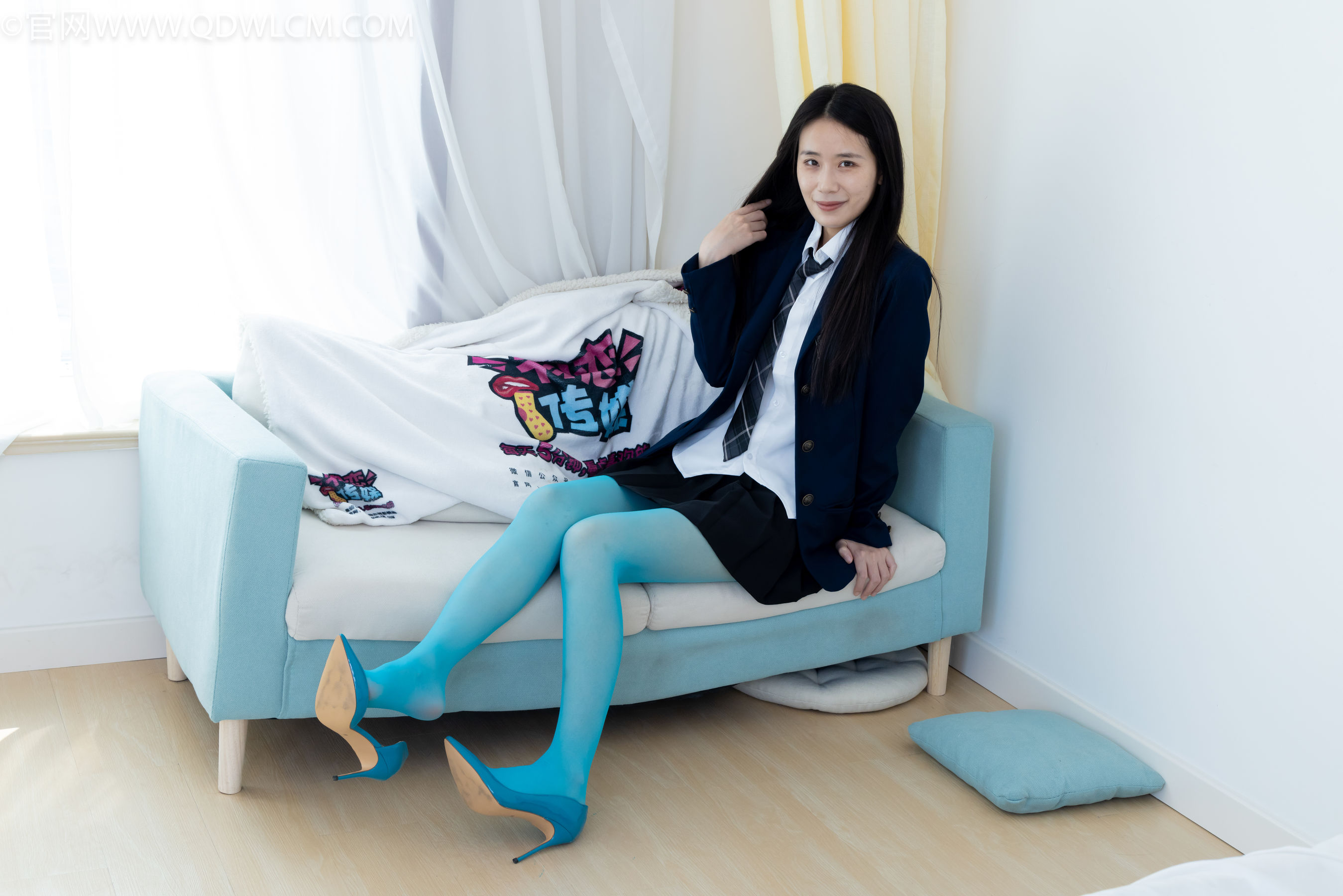 物恋传媒 No.2269 菜菜 -高跟鞋、薄蓝绿色丝、胶带绑脚踝老头乐挠脚剧情/(151P)