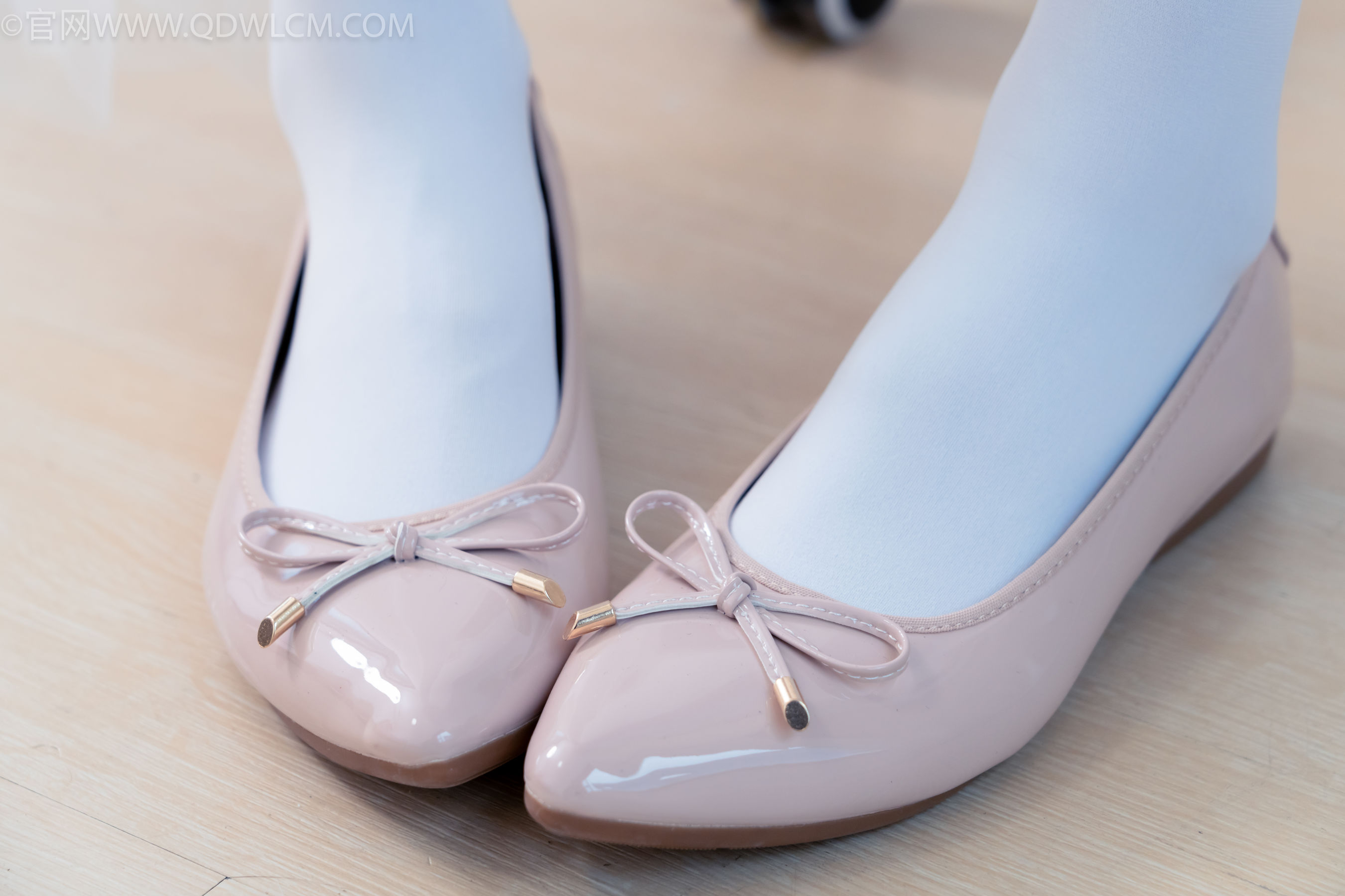 物恋传媒 No.2268 茯苓 -平底鞋、厚白丝、皮筋绑脚老头乐挠脚剧情/(169P)