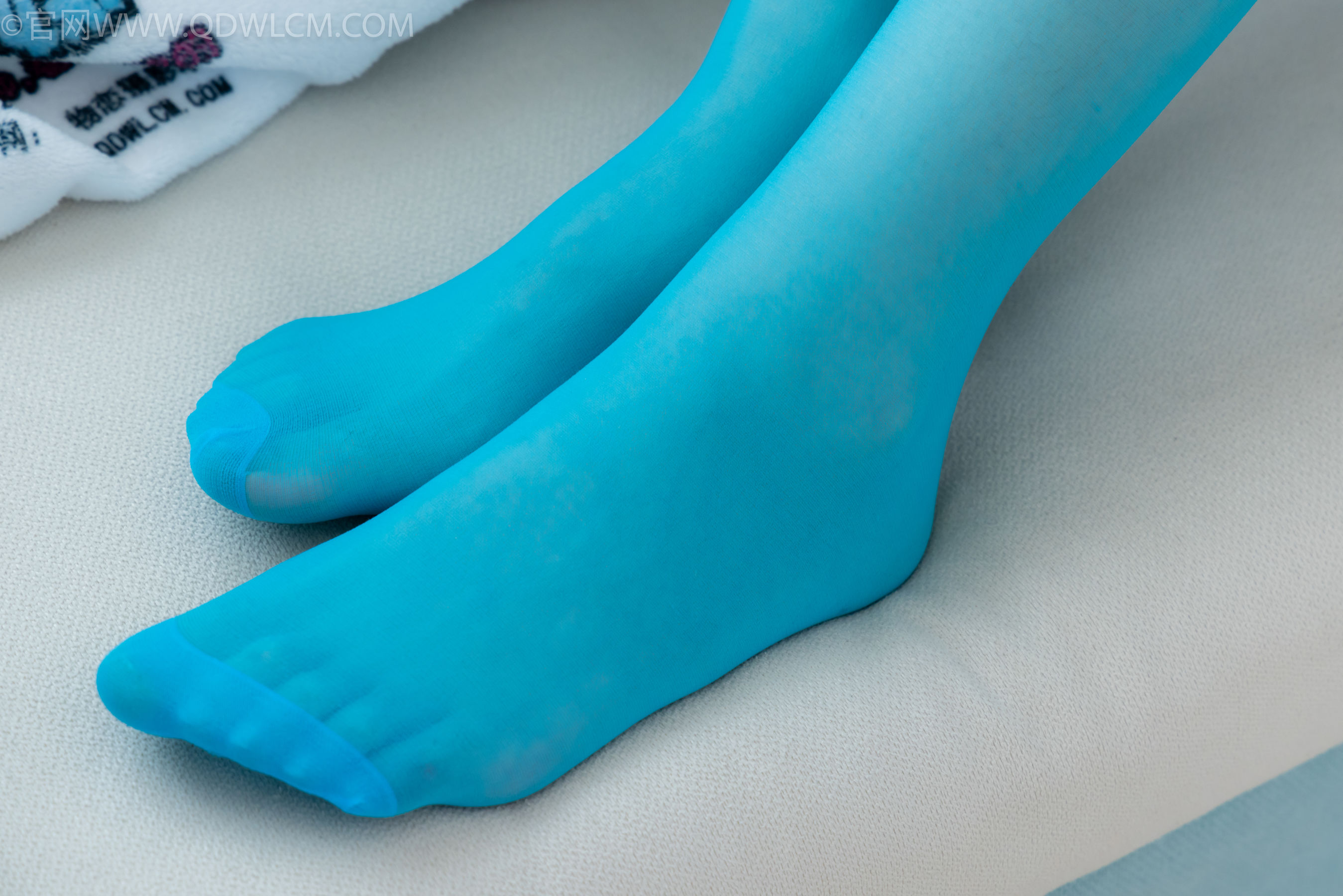 物恋传媒 No.2269 菜菜 -高跟鞋、薄蓝绿色丝、胶带绑脚踝老头乐挠脚剧情/(151P)