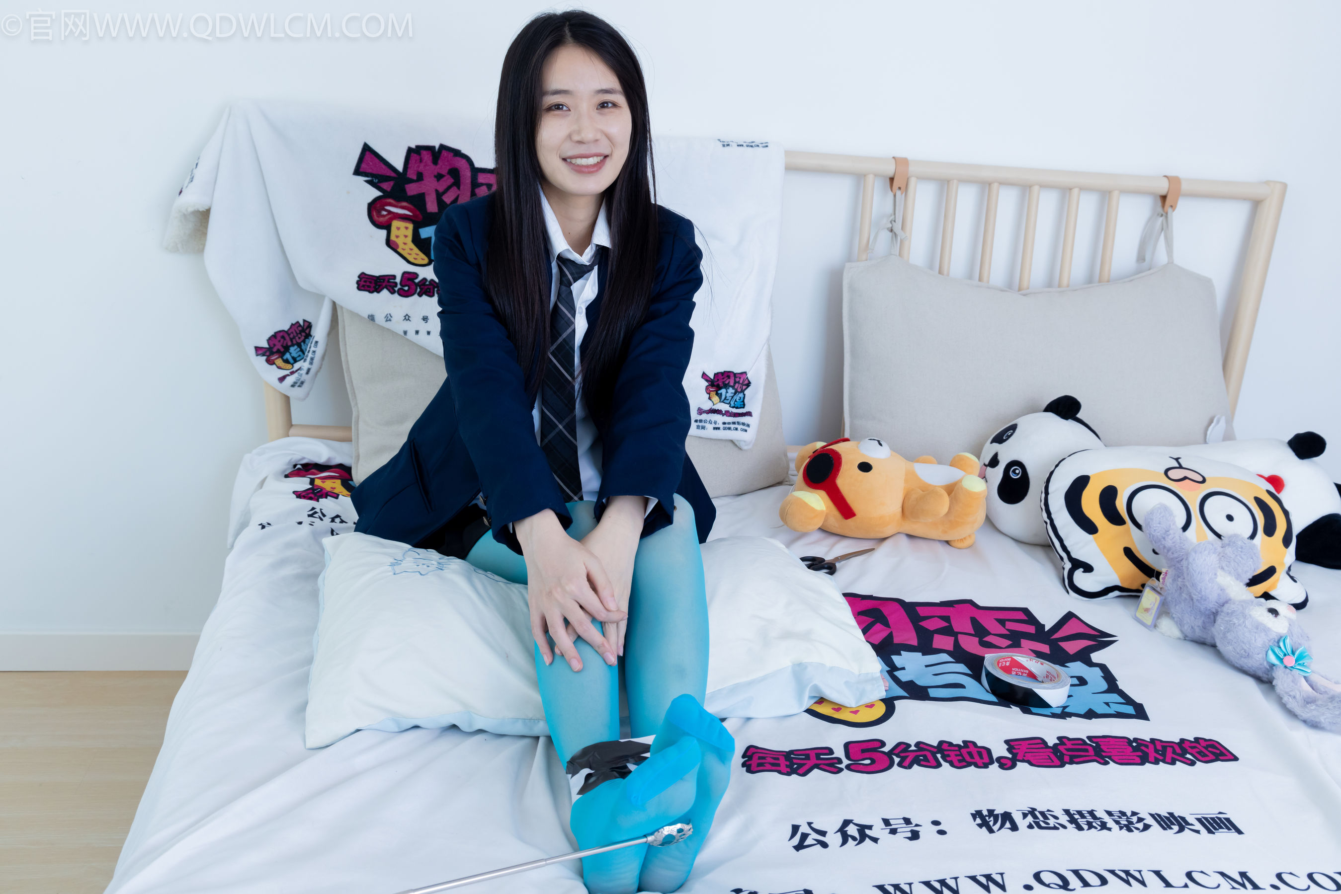 物恋传媒 No.2269 菜菜 -高跟鞋、薄蓝绿色丝、胶带绑脚踝老头乐挠脚剧情/(151P)