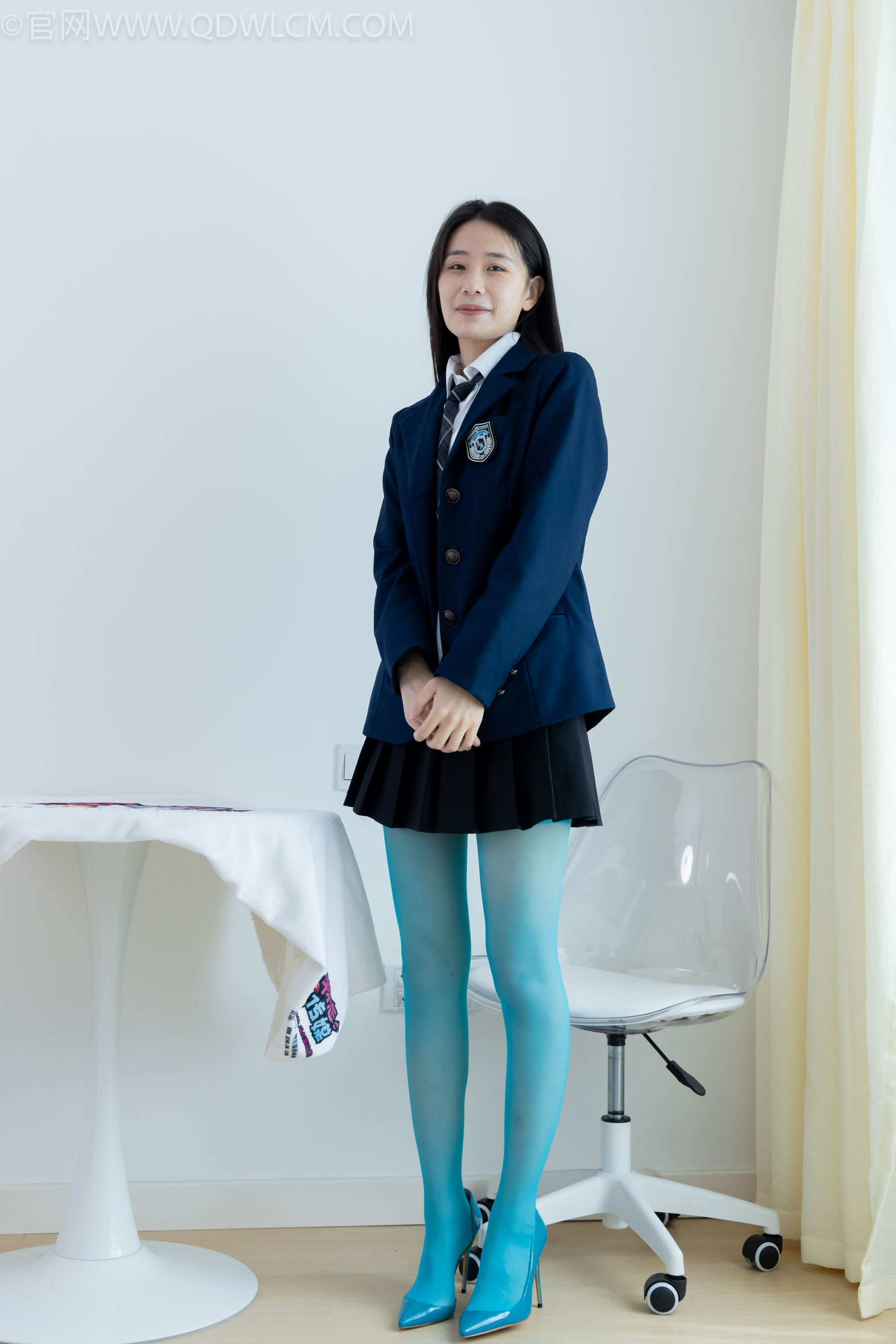 物恋传媒 No.2269 菜菜 -高跟鞋、薄蓝绿色丝、胶带绑脚踝老头乐挠脚剧情/(151P)