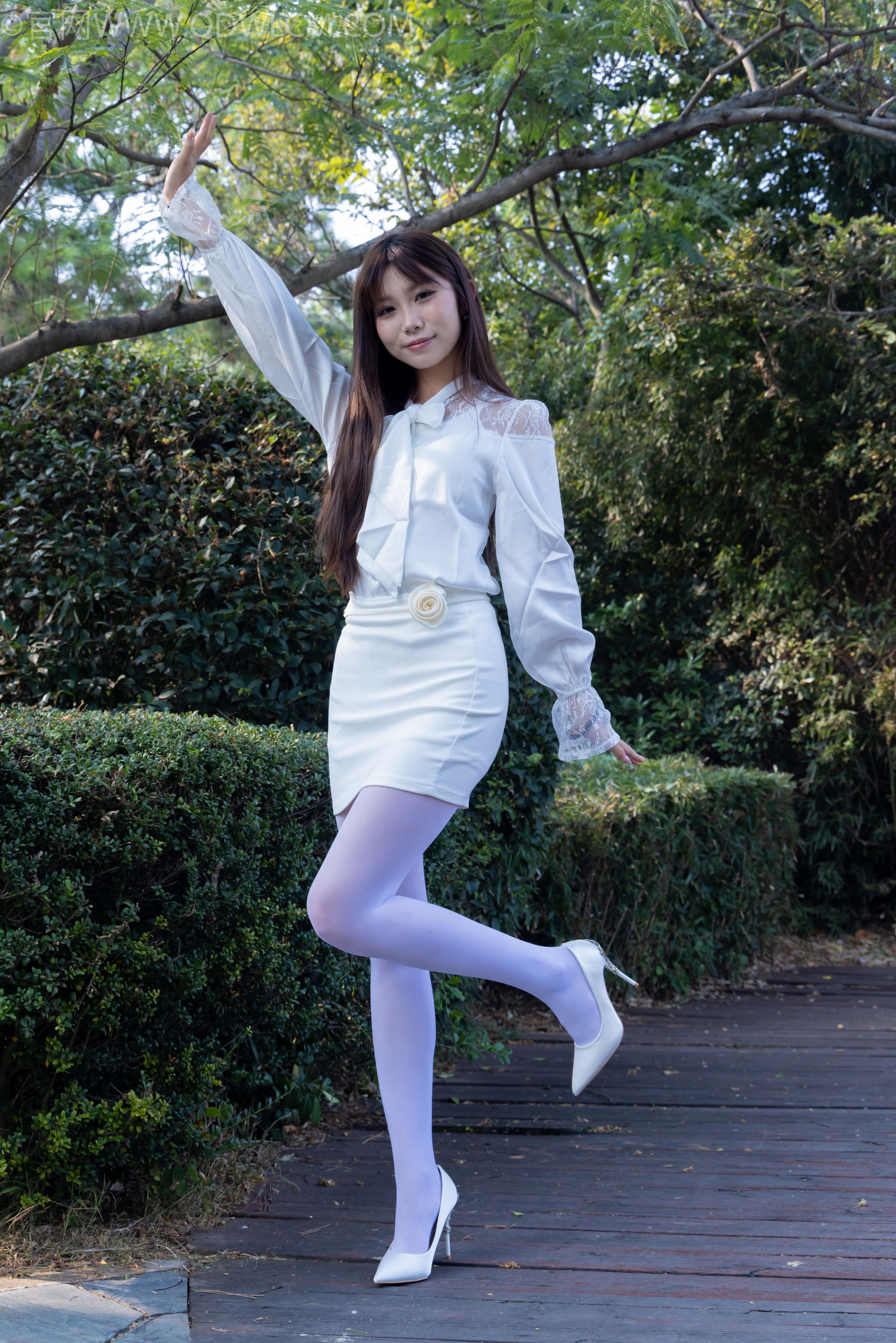 物恋传媒 No.2271 泡泡 -高跟鞋、厚白丝、户外/(261P)