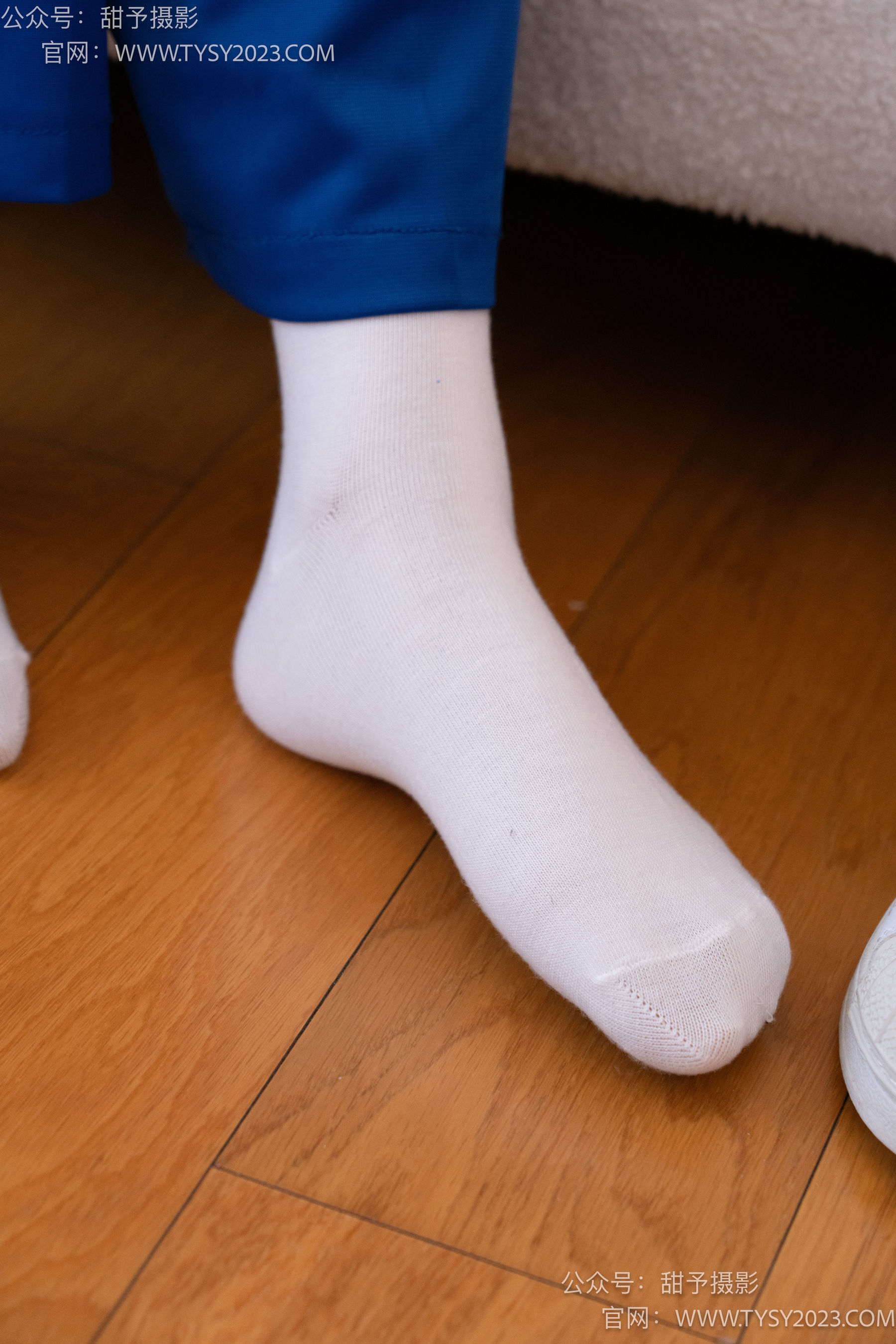 甜予摄影 No.102 澜澜 - 板鞋、白棉袜、肉丝（脚尖微加固款）/(126P)