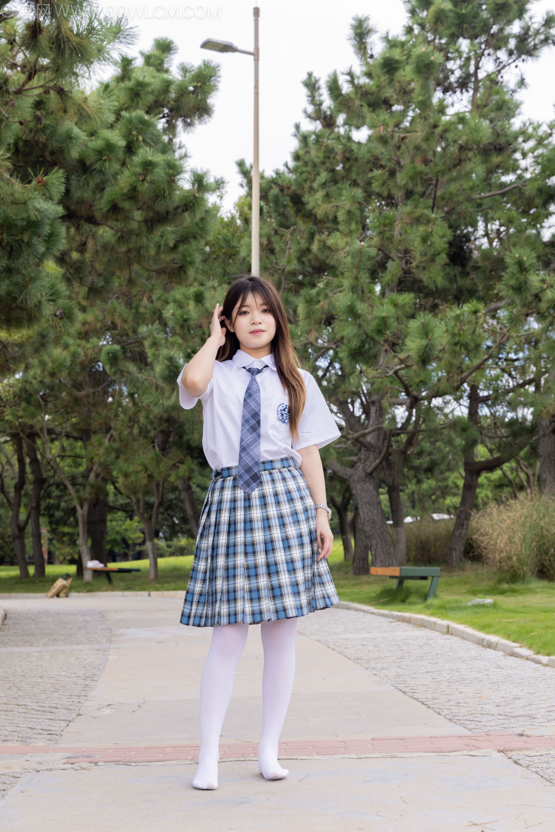 物恋传媒 No.2242 闪闪 -板鞋、厚白丝、户外草地公园沙滩脱鞋丝袜走路剧情/(155P)