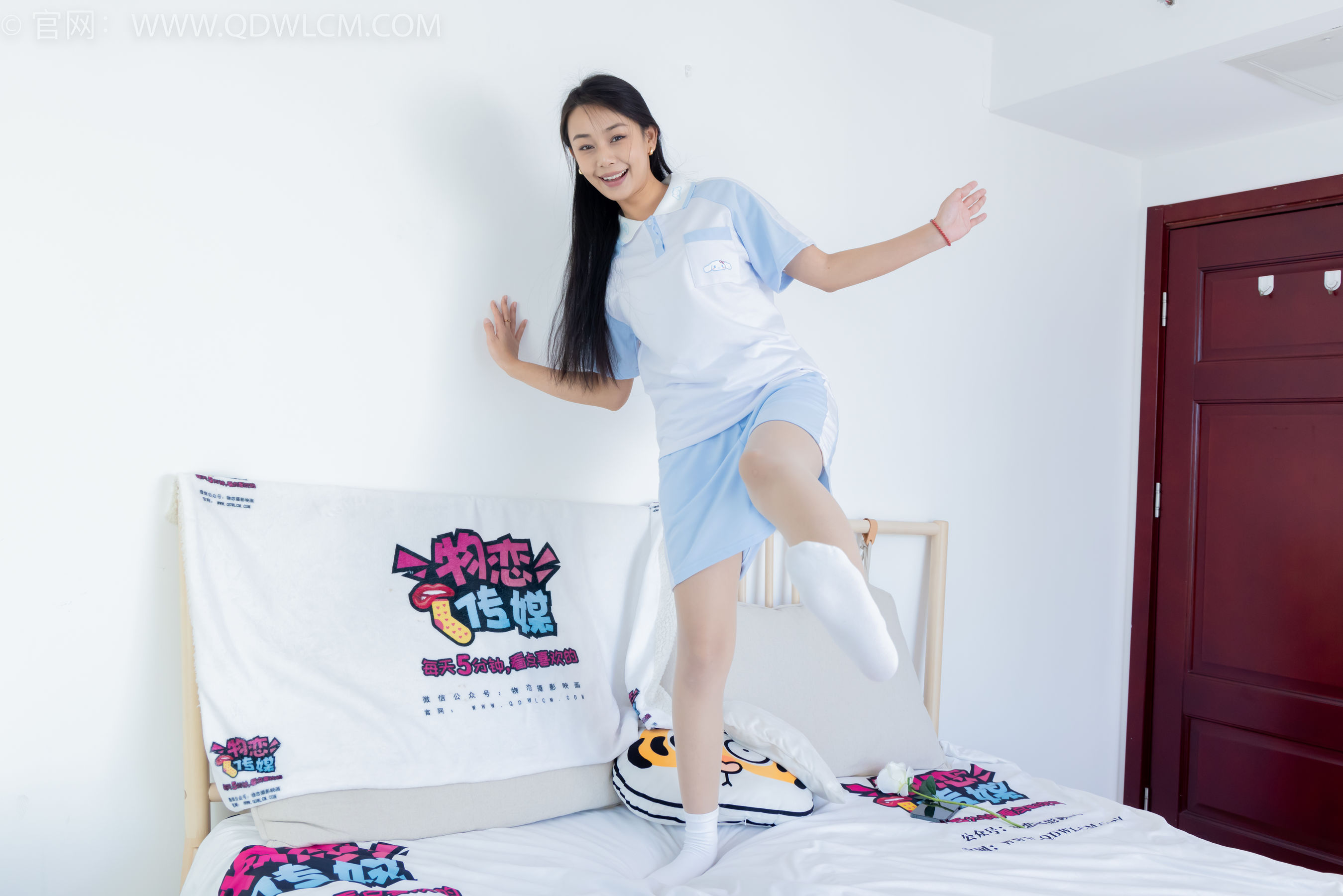 物恋传媒 No.2250 岚岚 -板鞋、白棉袜、薄肉丝、老头乐挠脚剧情/(150P)