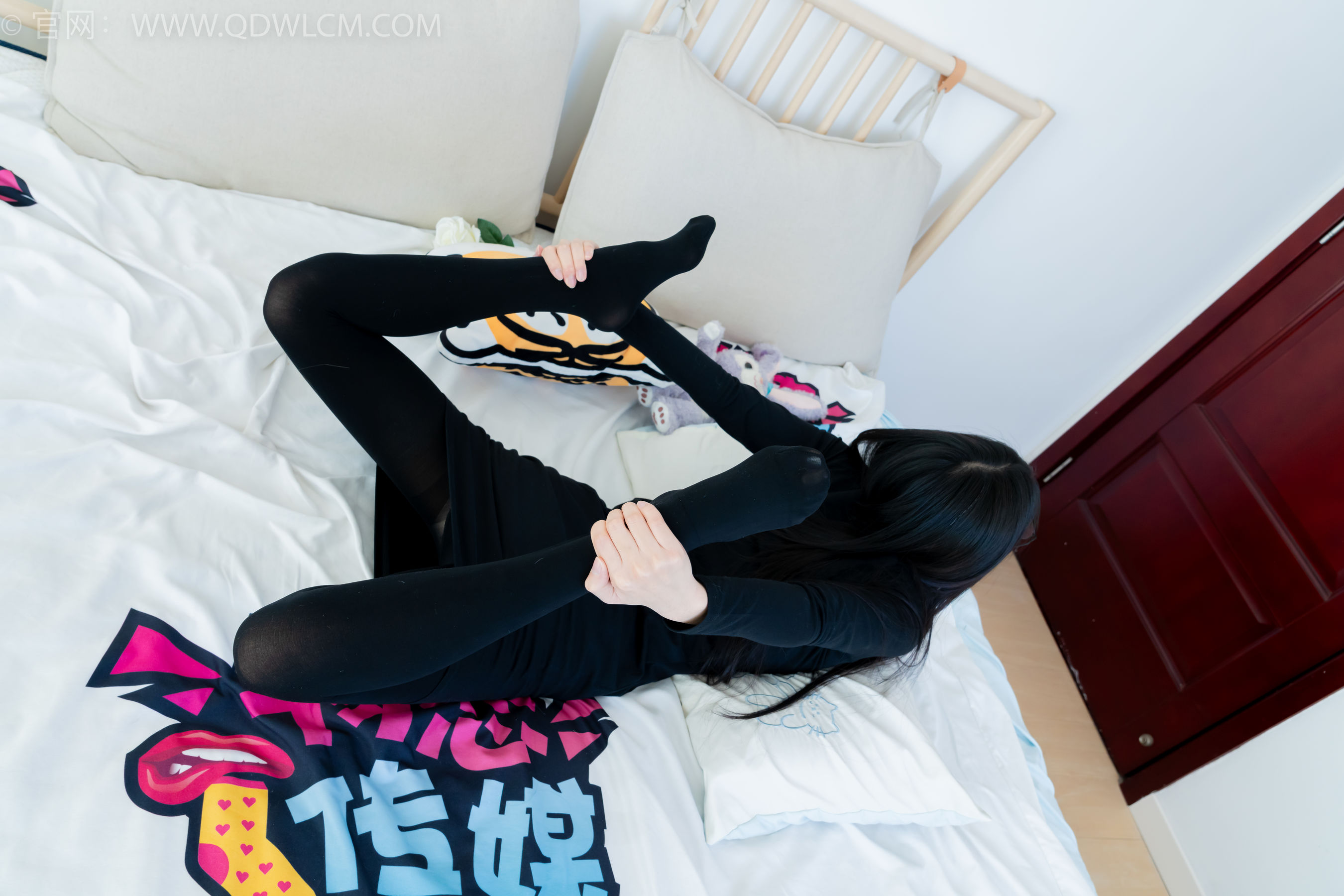 物恋传媒 No.2256 茯苓 -平底鞋、厚肉丝、厚黑丝、皮筋绑脚和挠脚心剧情/(220P)