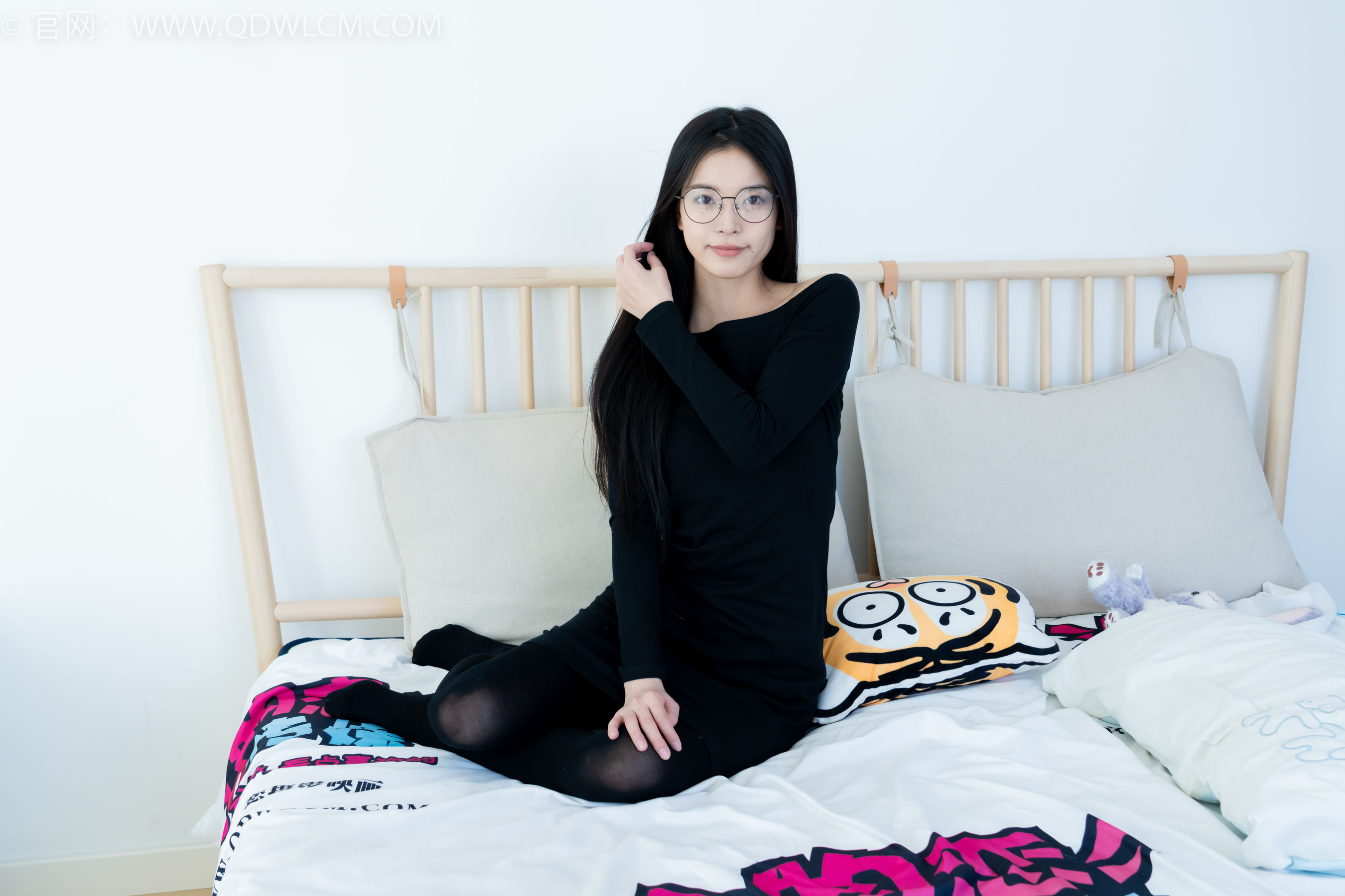 物恋传媒 No.2256 茯苓 -平底鞋、厚肉丝、厚黑丝、皮筋绑脚和挠脚心剧情/(220P)