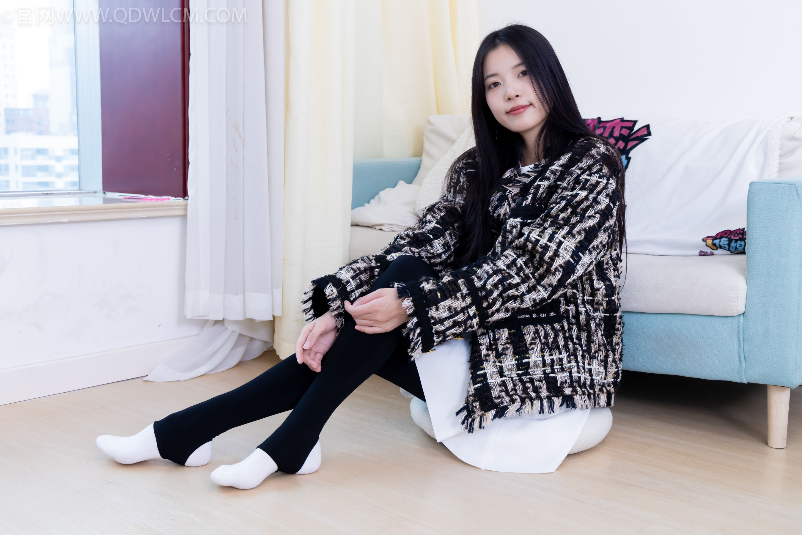 物恋传媒 No.2260 茯苓 -板鞋、黑色踩脚裤、白棉袜/(156P)