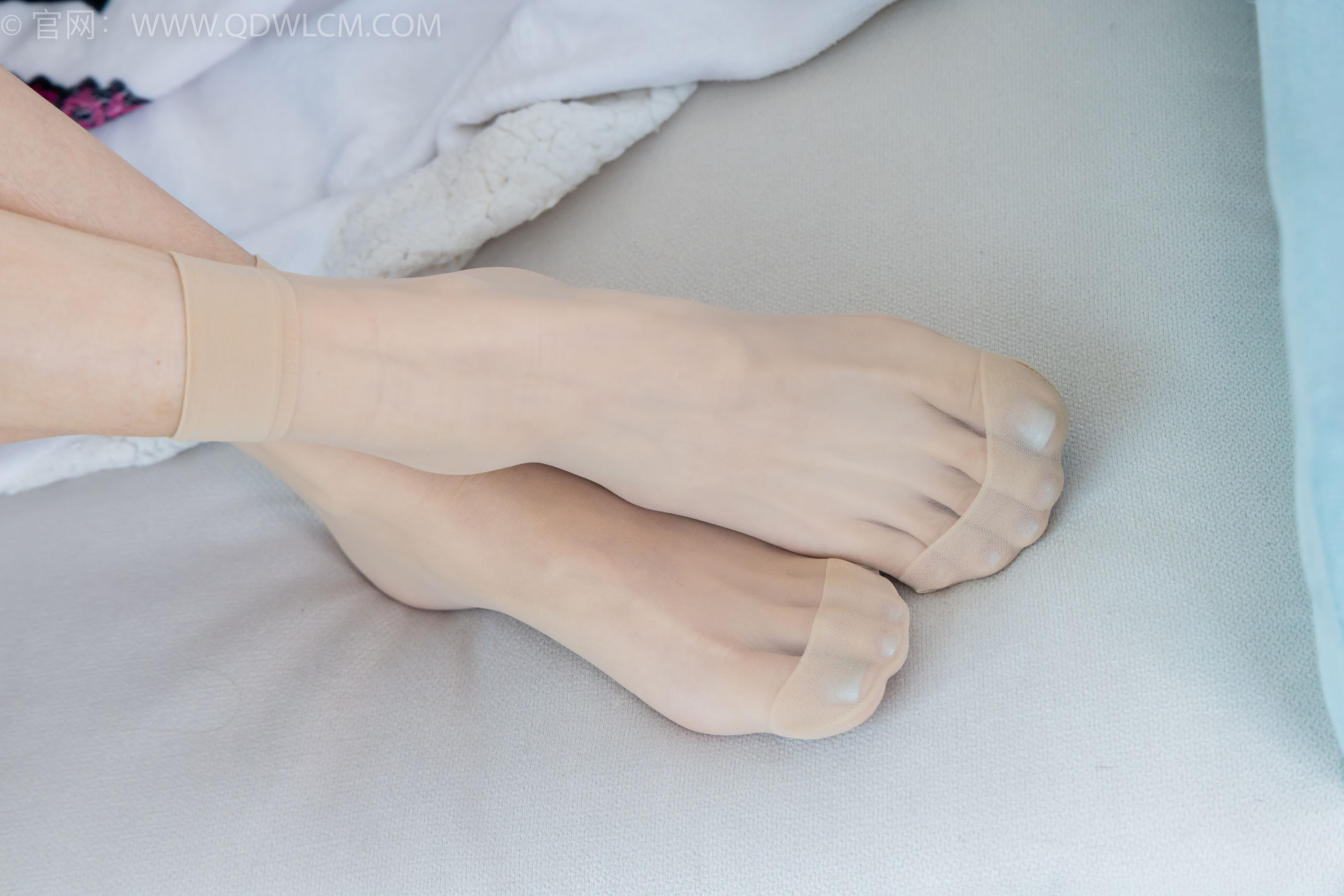 物恋传媒 No.2245 茯苓 -板鞋、短款薄肉丝、裸足/(190P)