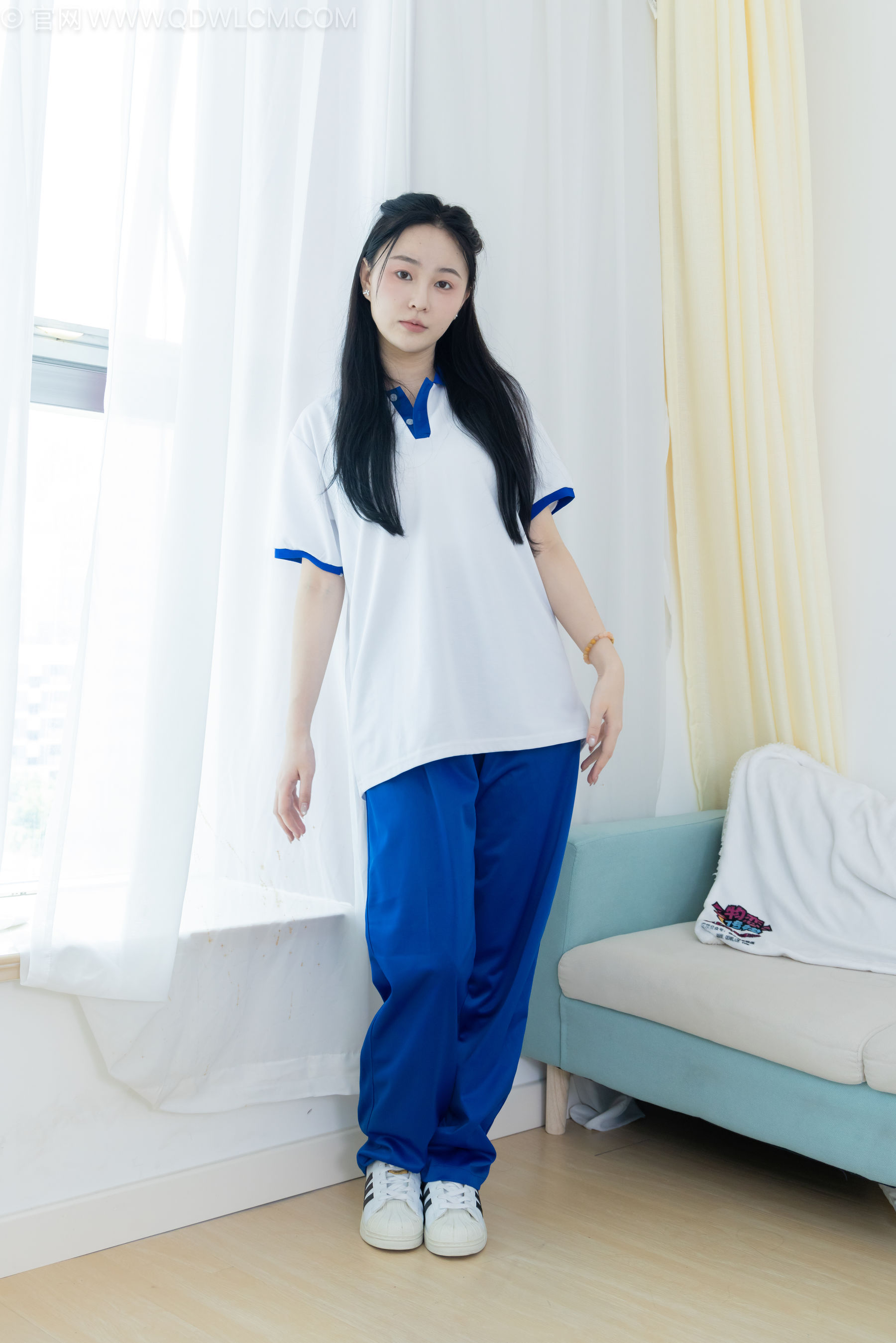 物恋传媒 No.2241 美兔 -板鞋、黑网袜、校服裤里丝/(155P)