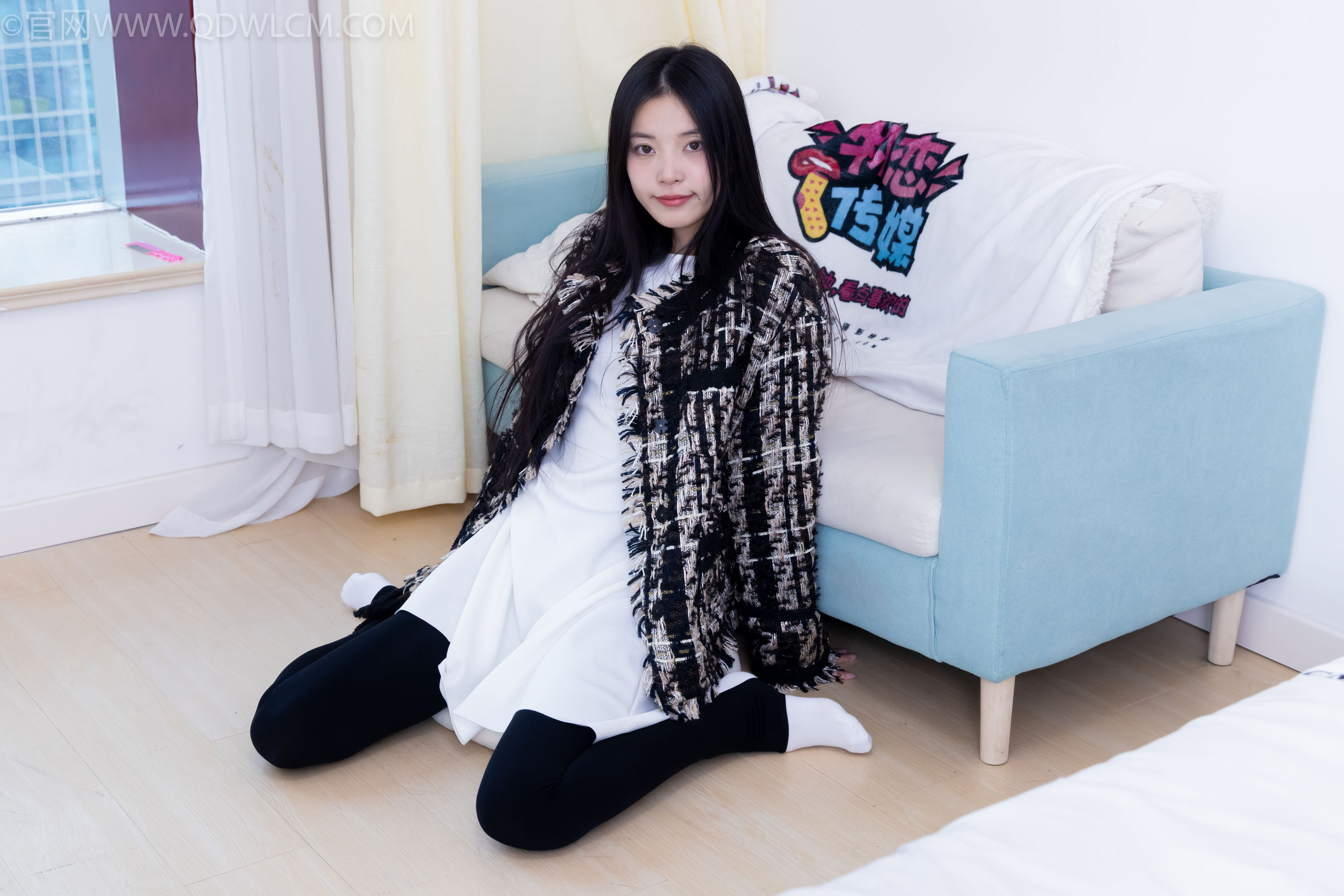 物恋传媒 No.2260 茯苓 -板鞋、黑色踩脚裤、白棉袜/(156P)