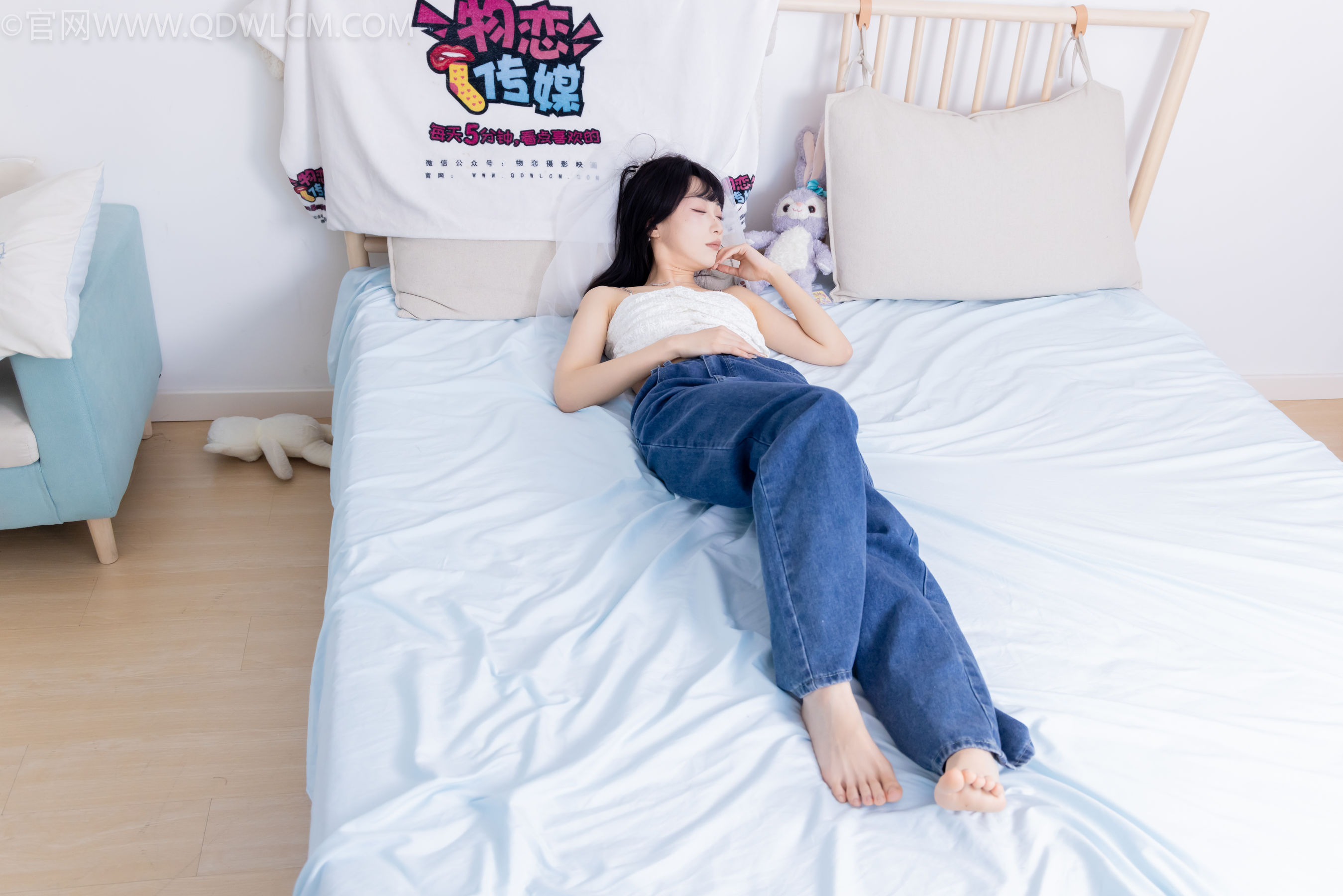 物恋传媒 No.2258 嘟嘟 -板鞋、白棉袜、裸足/(161P)