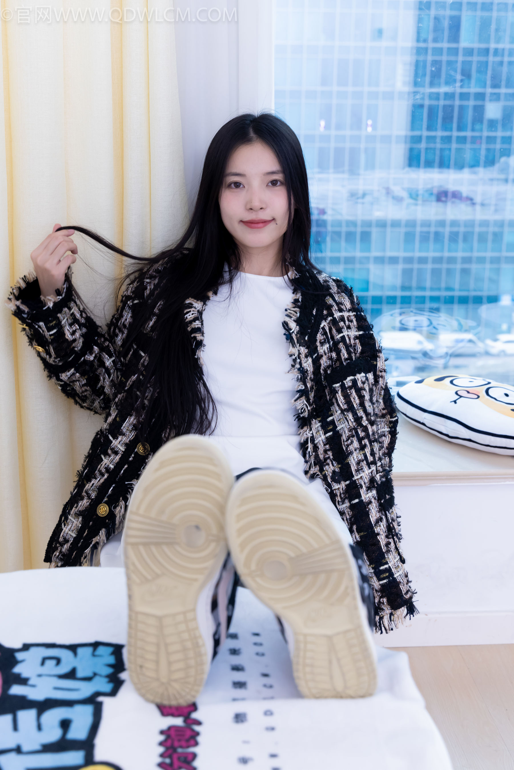 物恋传媒 No.2260 茯苓 -板鞋、黑色踩脚裤、白棉袜/(156P)