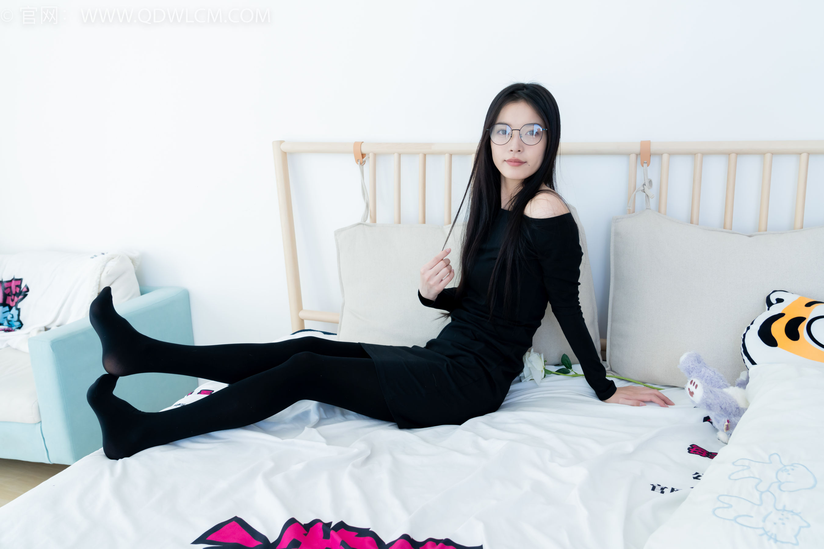 物恋传媒 No.2256 茯苓 -平底鞋、厚肉丝、厚黑丝、皮筋绑脚和挠脚心剧情/(220P)