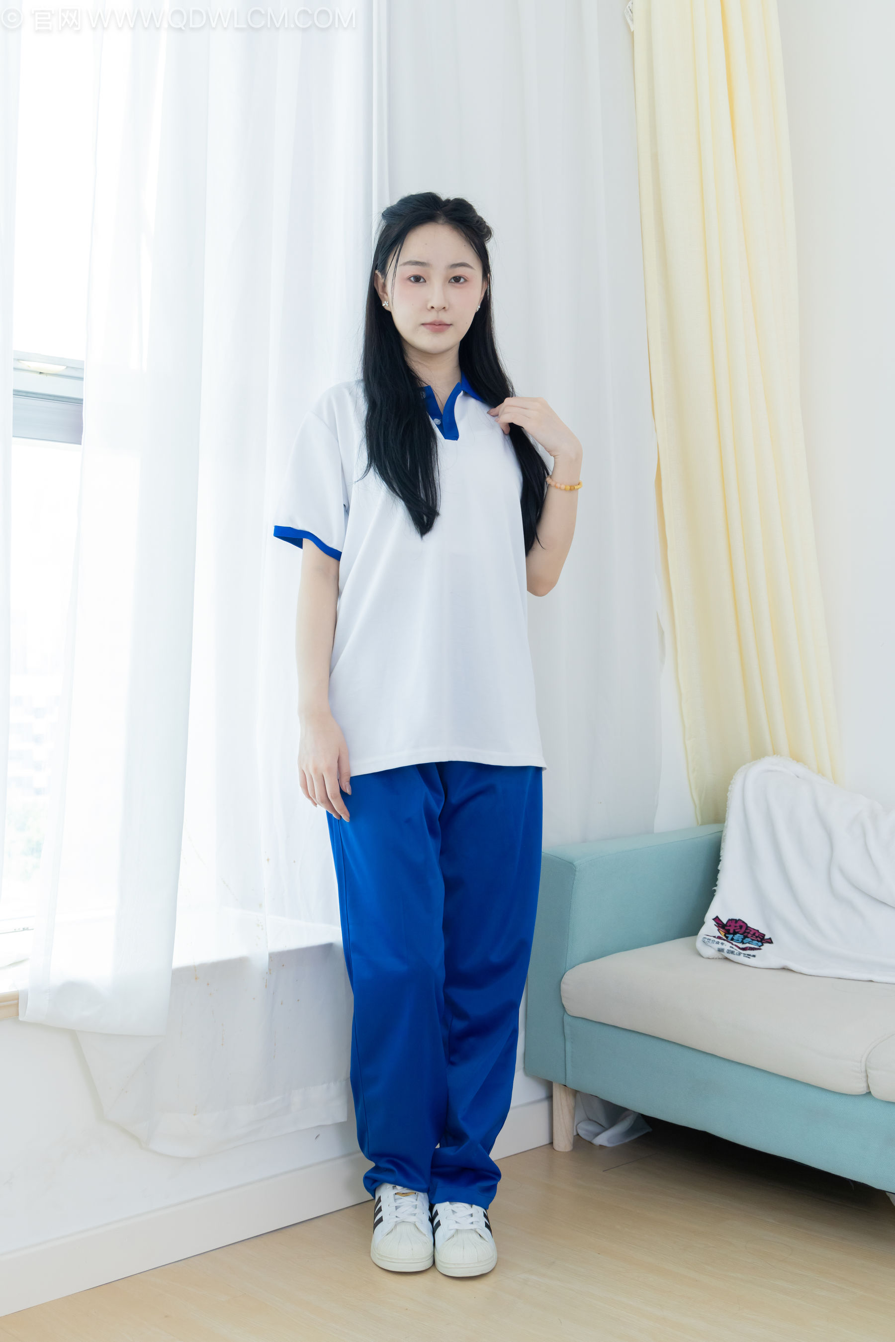 物恋传媒 No.2241 美兔 -板鞋、黑网袜、校服裤里丝/(155P)