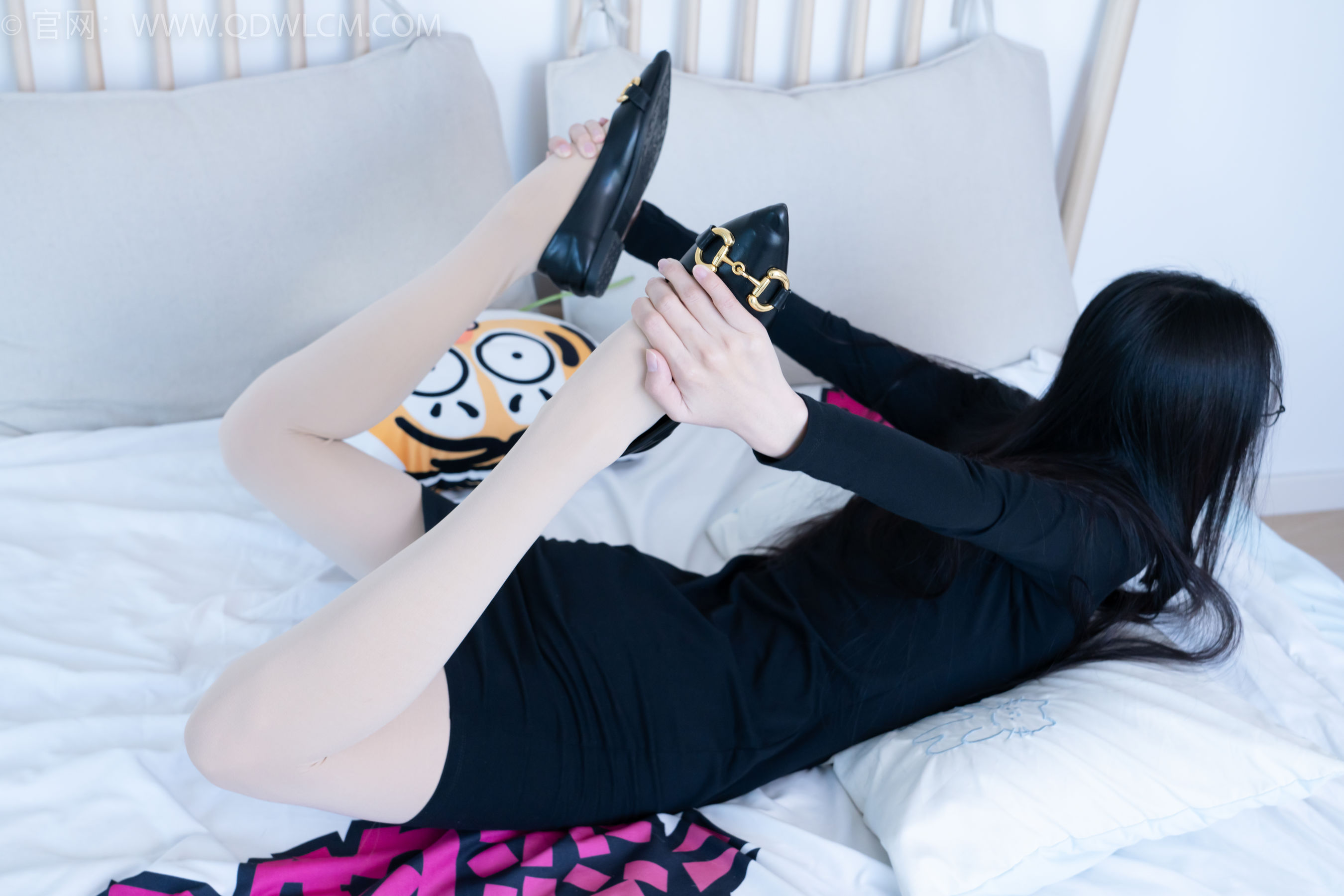 物恋传媒 No.2256 茯苓 -平底鞋、厚肉丝、厚黑丝、皮筋绑脚和挠脚心剧情/(220P)