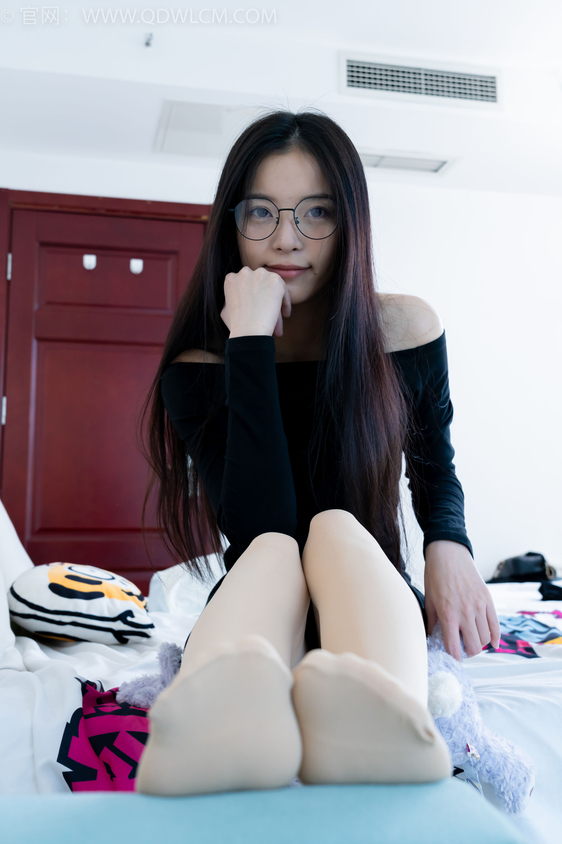 物恋传媒 No.2256 茯苓 -平底鞋、厚肉丝、厚黑丝、皮筋绑脚和挠脚心剧情/(220P)