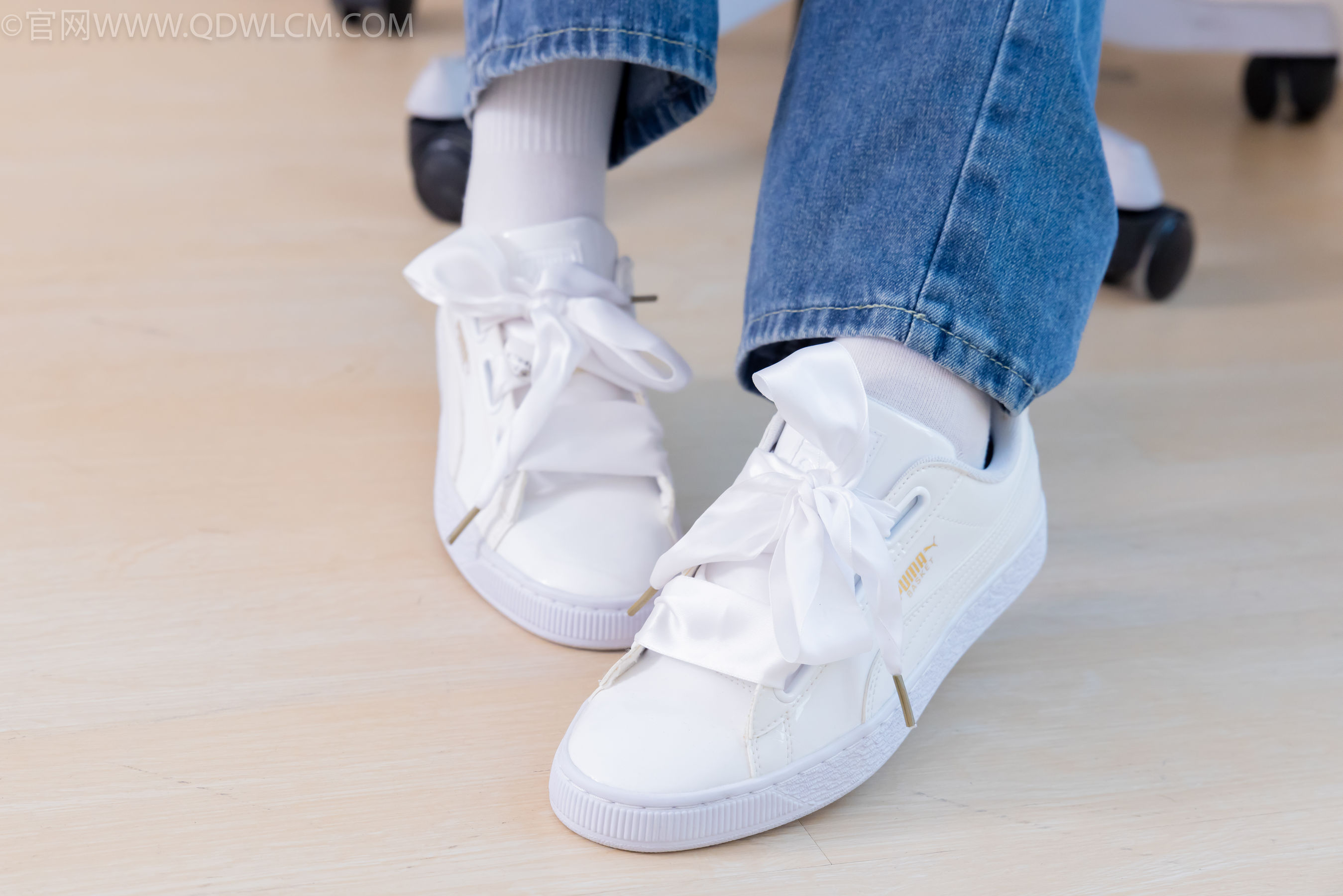 物恋传媒 No.2258 嘟嘟 -板鞋、白棉袜、裸足/(161P)