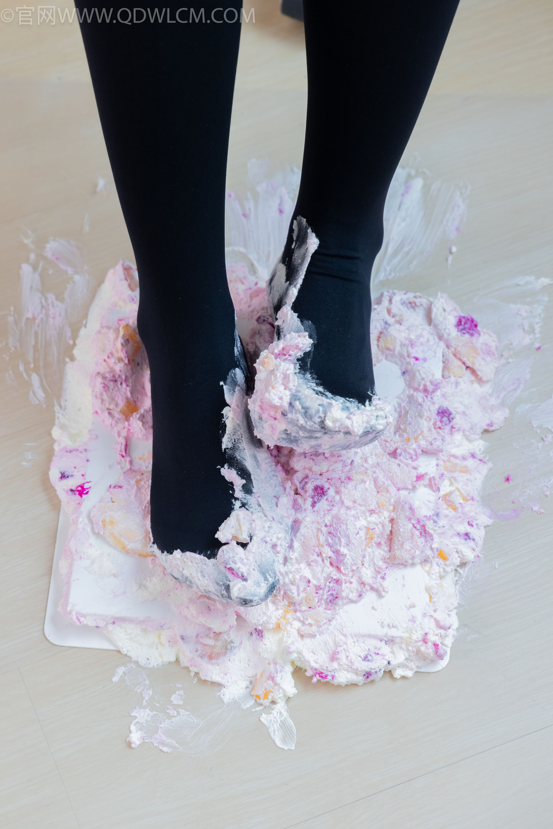 物恋传媒 No.2265 恬恬 -平底鞋、厚黑丝、厚黑丝踩奶油蛋糕剧情/(157P)