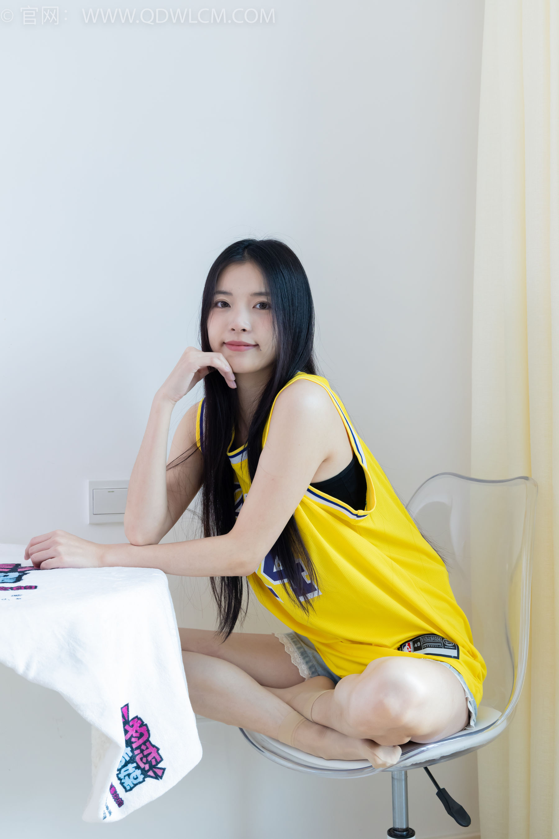 物恋传媒 No.2245 茯苓 -板鞋、短款薄肉丝、裸足/(190P)