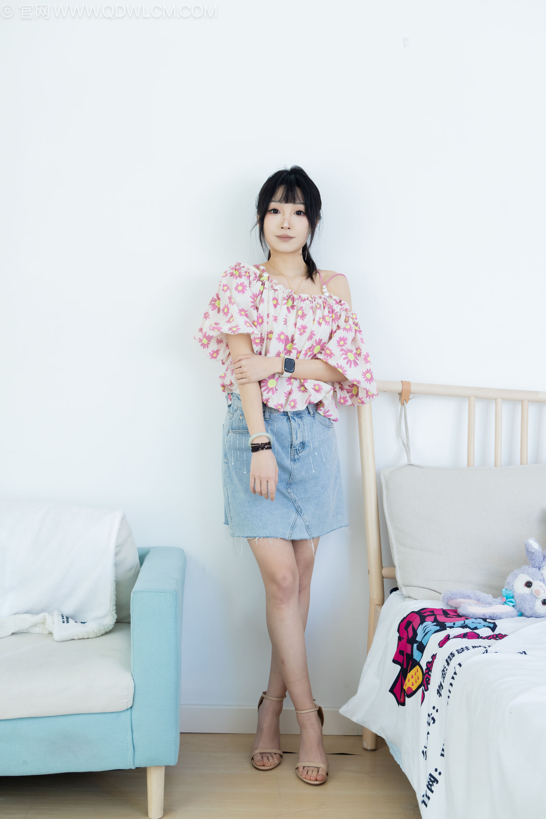 物恋传媒 No.2240 嘟嘟 -三双高跟鞋、薄肉丝、裸足、视频以超近景特写为主/(155P)